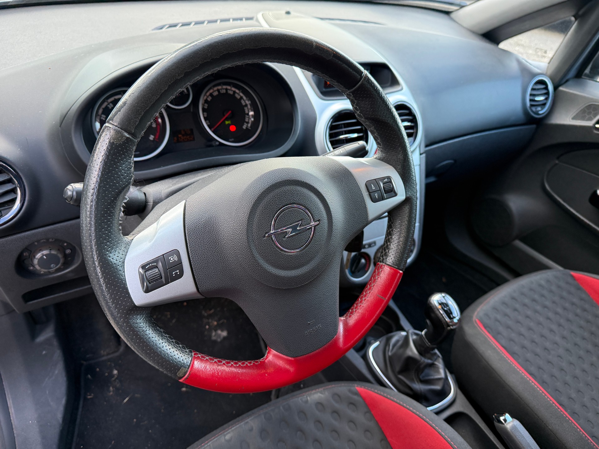OPEL Corsa 1.6 Turbo GSi-image-7