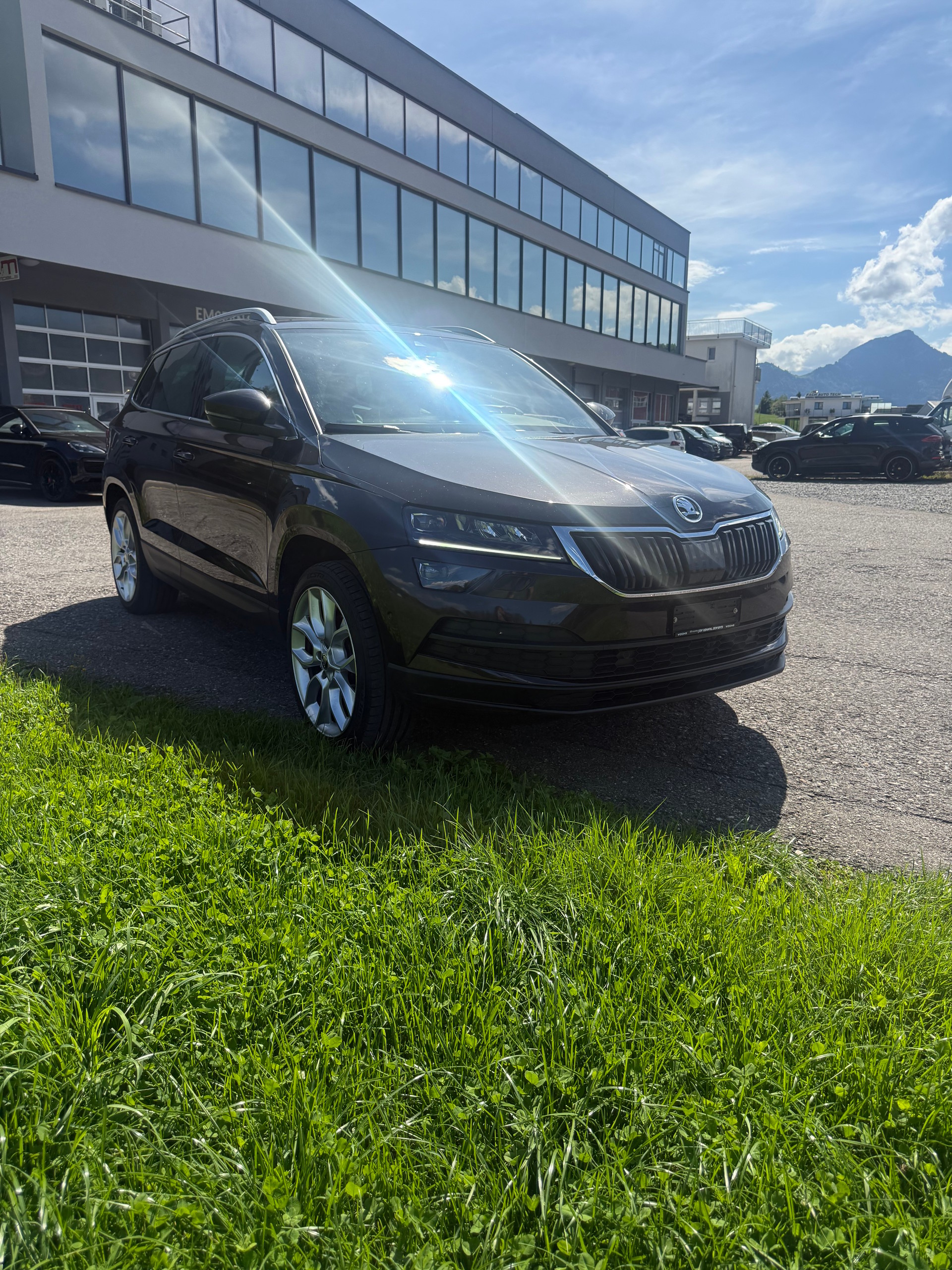 SKODA Karoq 2.0 TDI CR Style 4x4 DSG ( MIT AHK -STANDHEIZUNG )-image-4