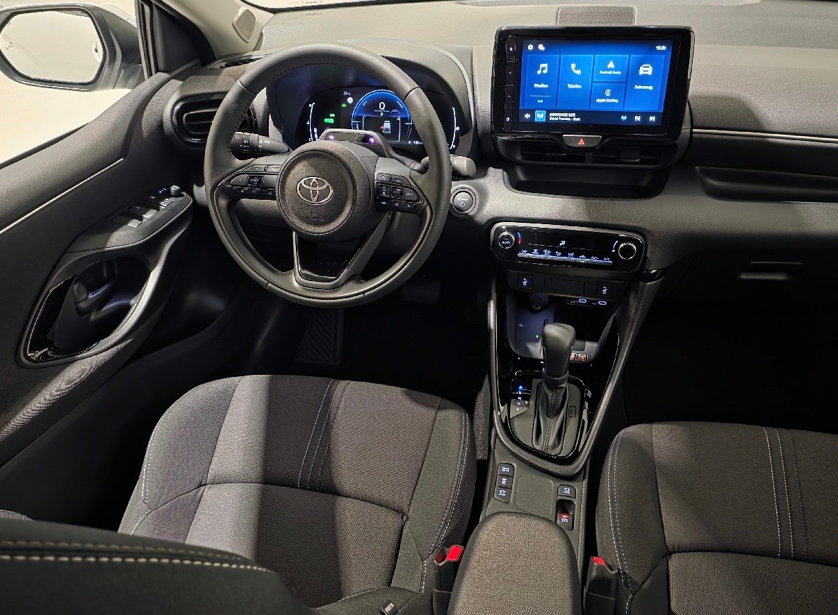 TOYOTA Yaris 1.5 VVT-i HSD CVT Teamplayer-image-9