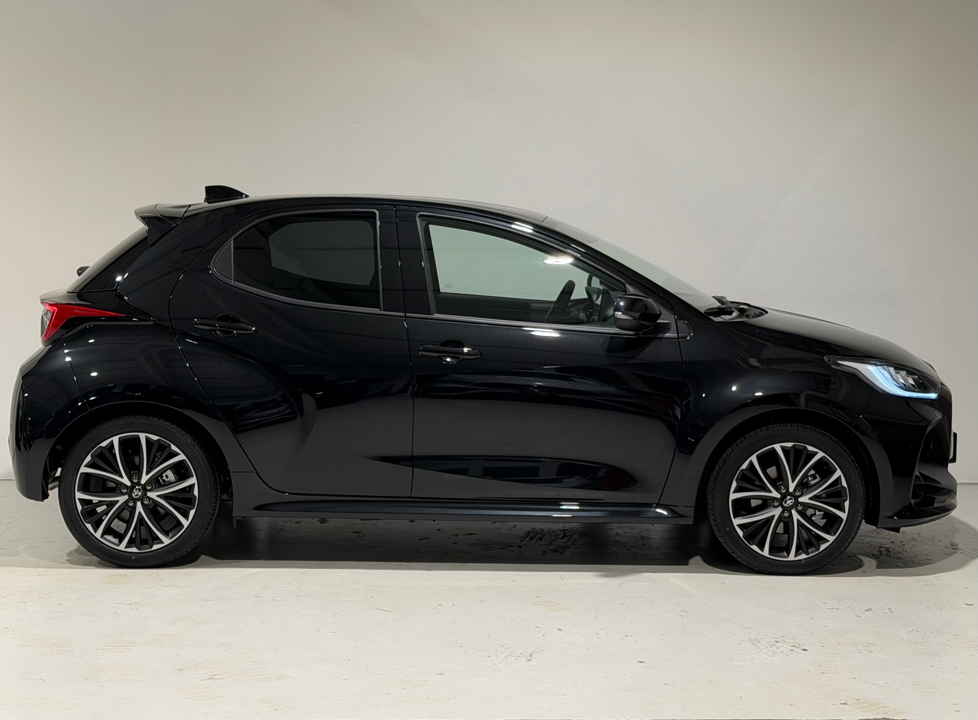 TOYOTA Yaris 1.5 VVT-i HSD CVT Teamplayer-image-6