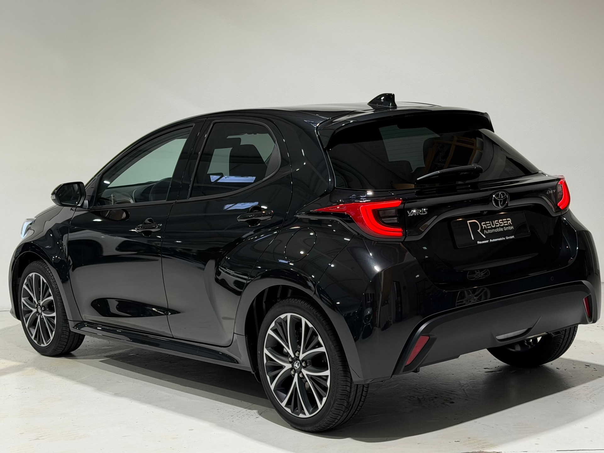 TOYOTA Yaris 1.5 VVT-i HSD CVT Teamplayer-showroom-element-2