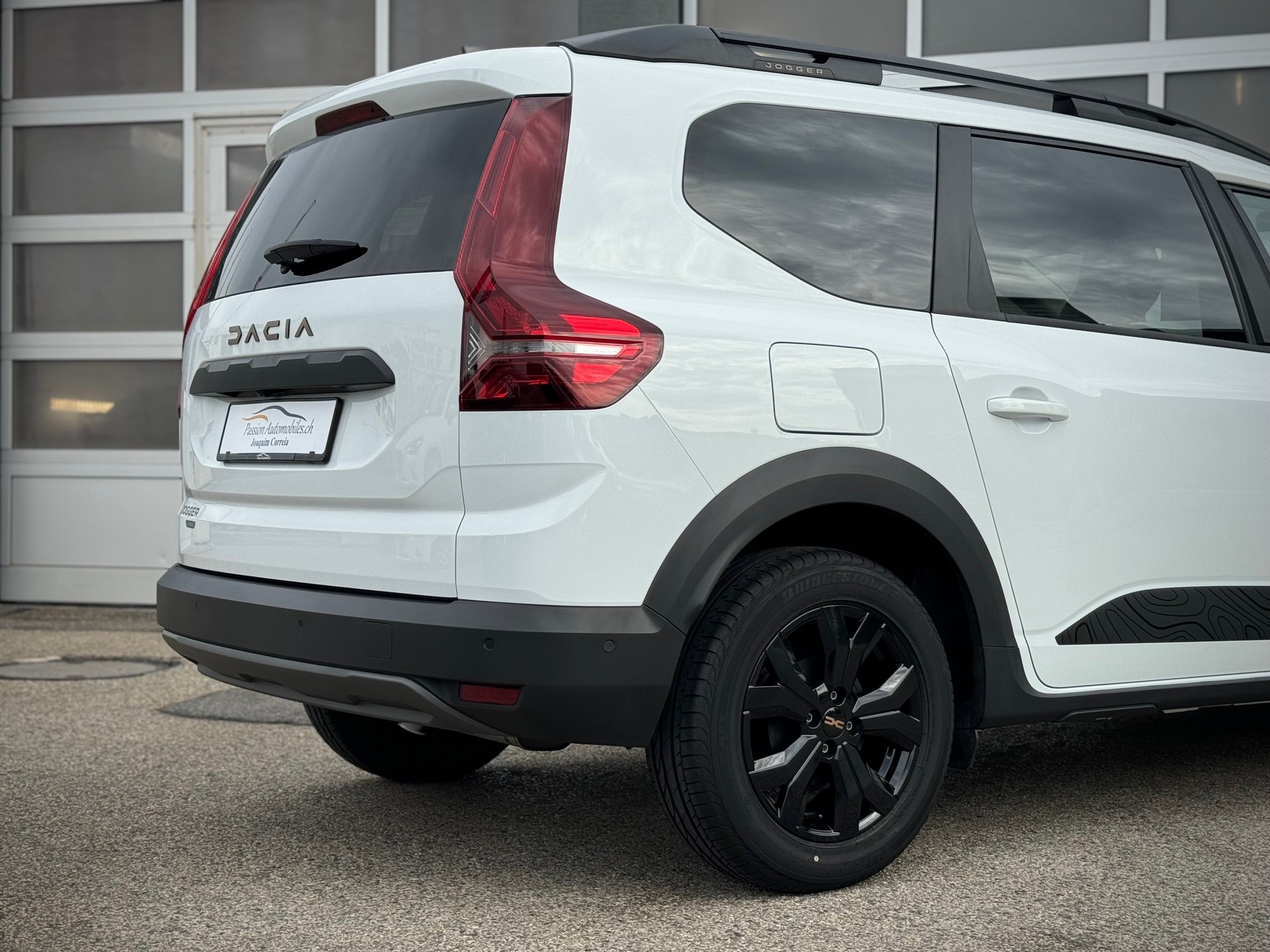 DACIA Jogger HEV 140 Extreme - Véhicule Suisse (CH)-image-3