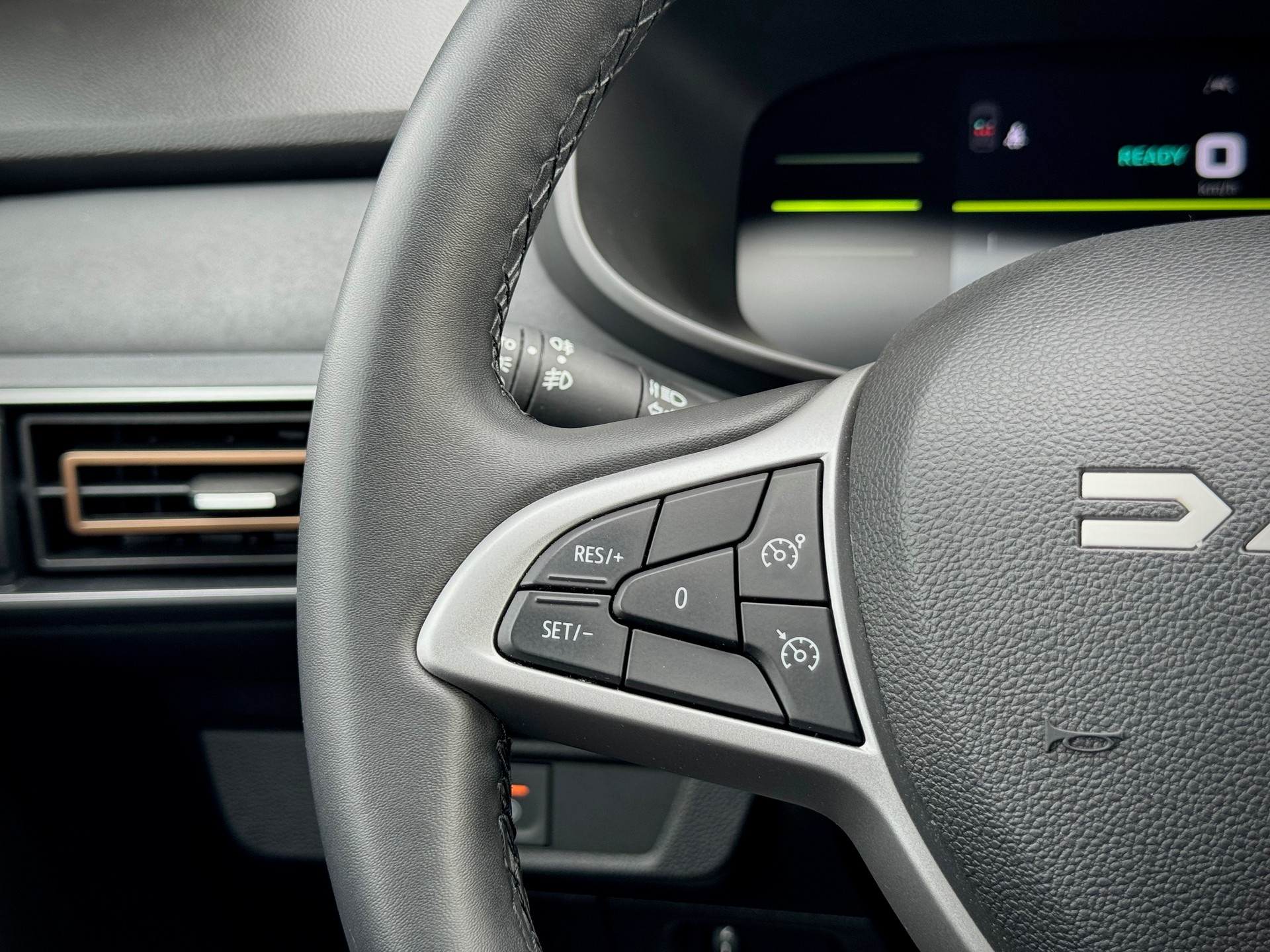 DACIA Jogger HEV 140 Extreme - Véhicule Suisse (CH)-image-9