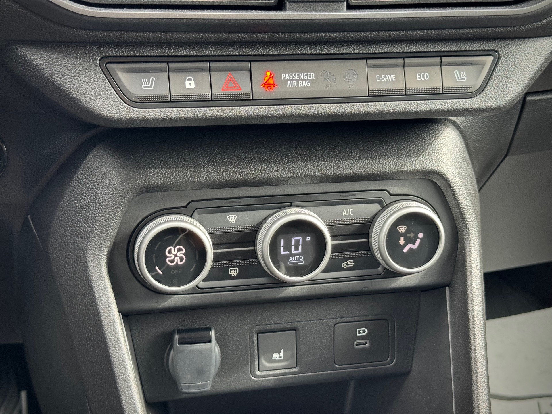 DACIA Jogger HEV 140 Extreme - Véhicule Suisse (CH)-image-13