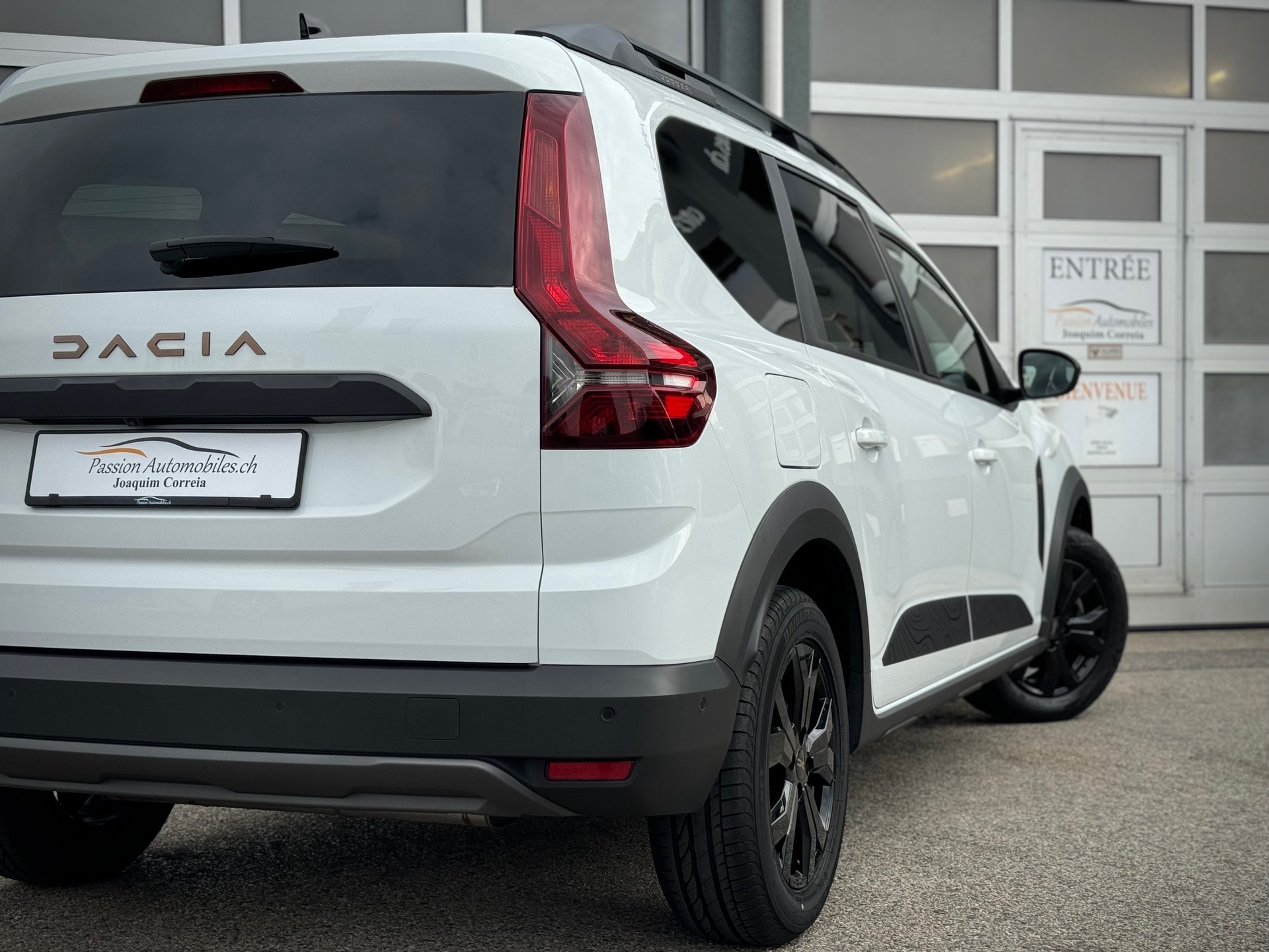 DACIA Jogger HEV 140 Extreme - Véhicule Suisse (CH)-image-5