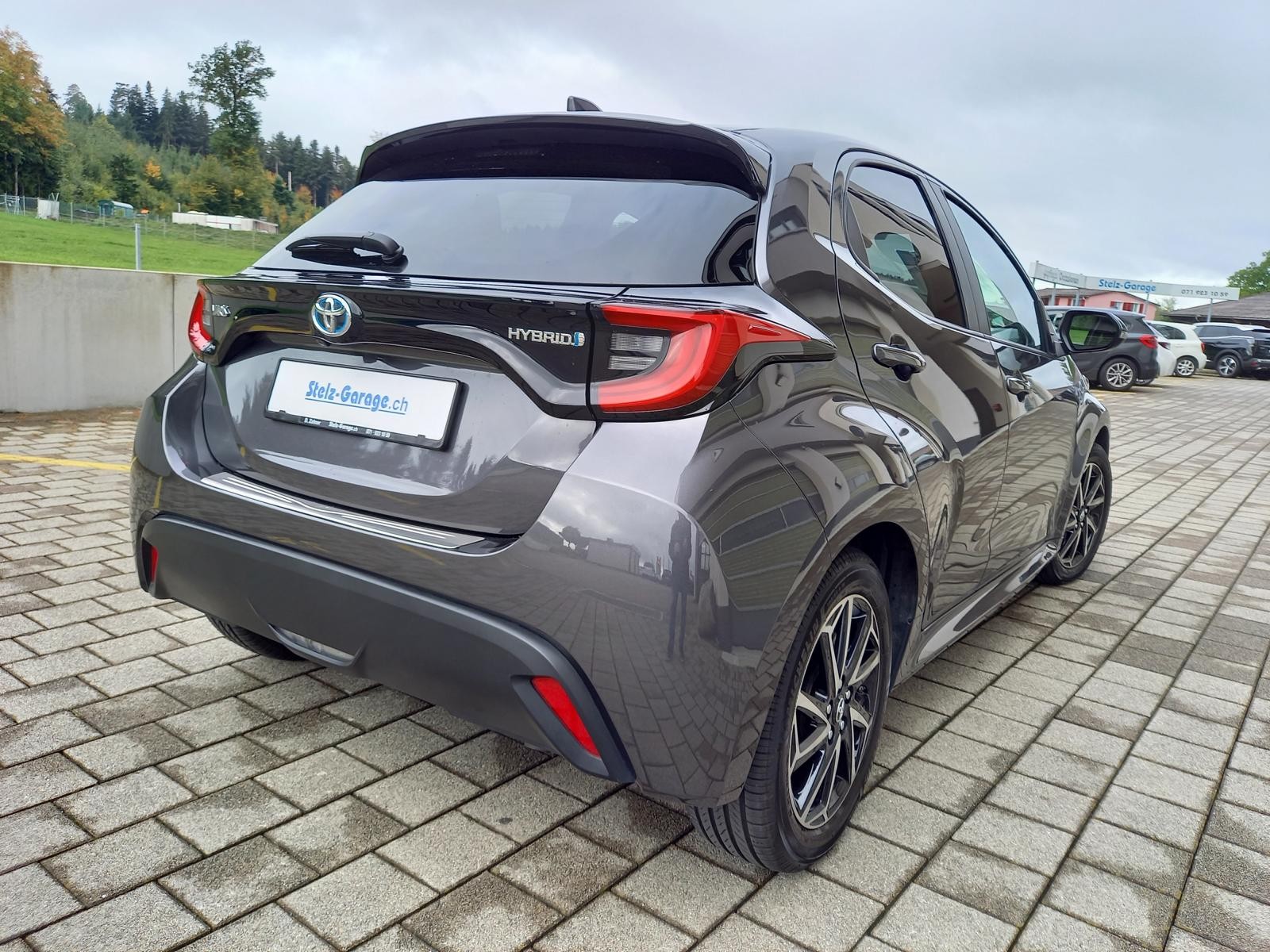TOYOTA Yaris 1.5 Trend e-CVT-showroom-element-1