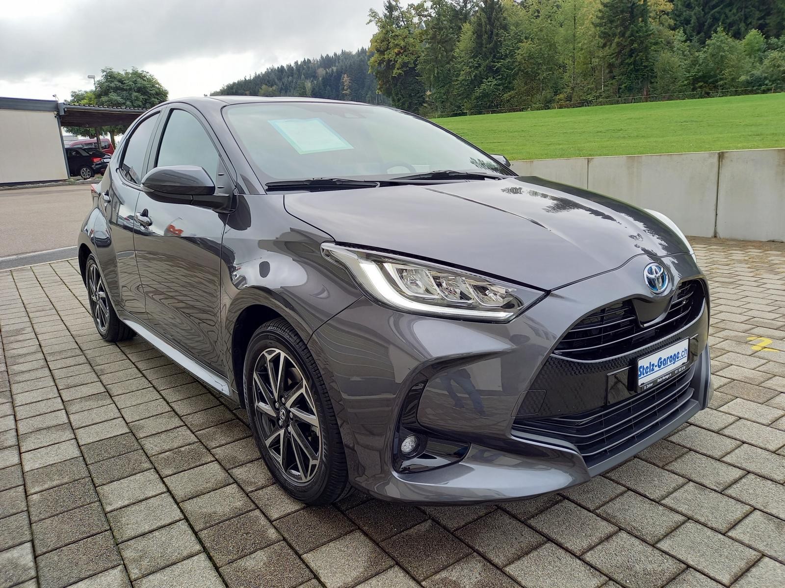 TOYOTA Yaris 1.5 Trend e-CVT-showroom-element-3