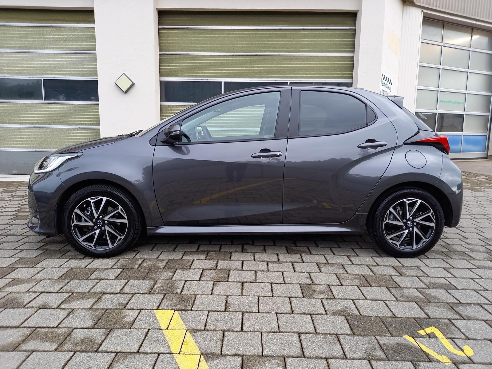 TOYOTA Yaris 1.5 Trend e-CVT-showroom-element-2