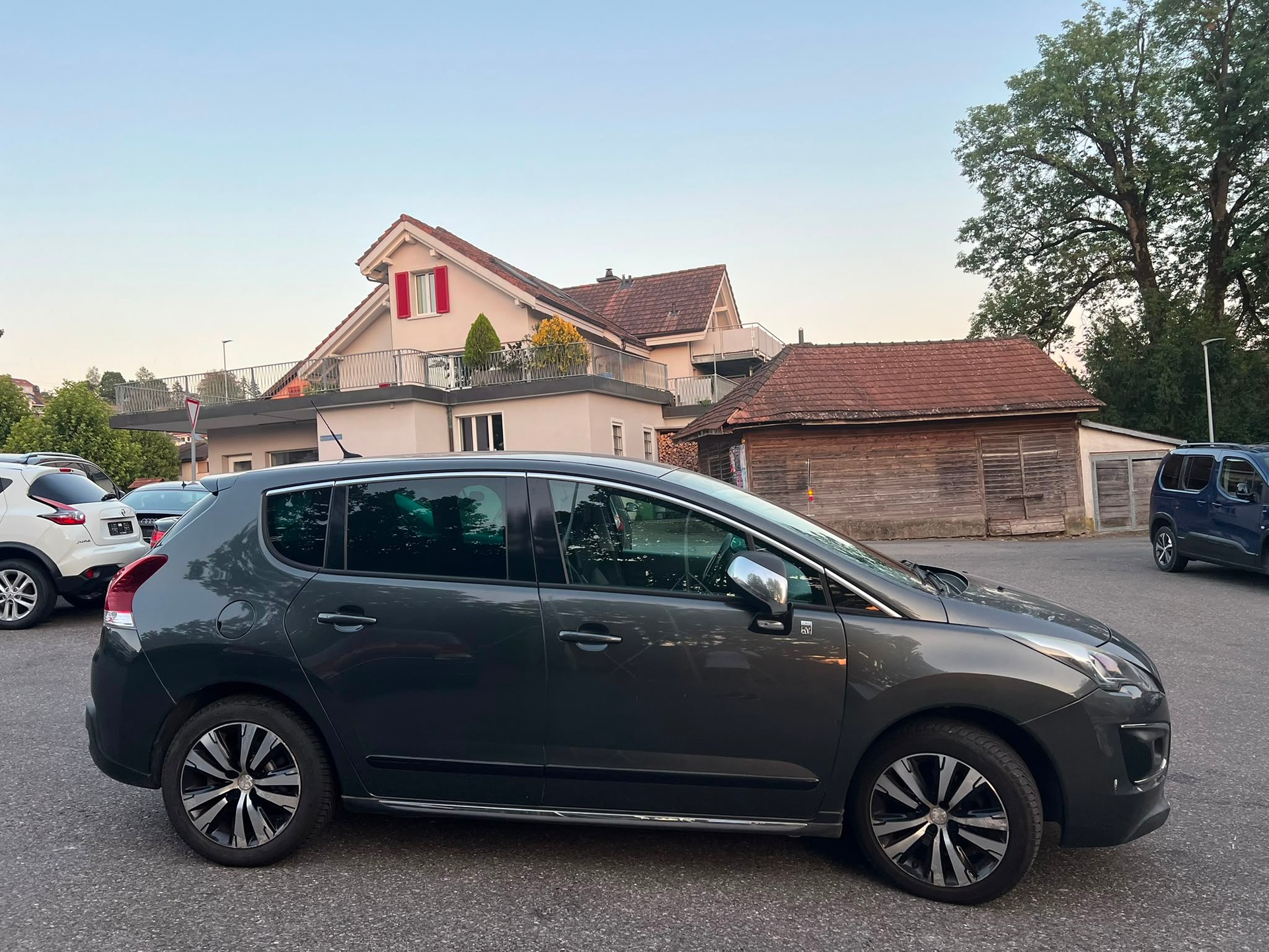 PEUGEOT 3008 HYbrid4 2.0 HDI ETG6-showroom-element-3