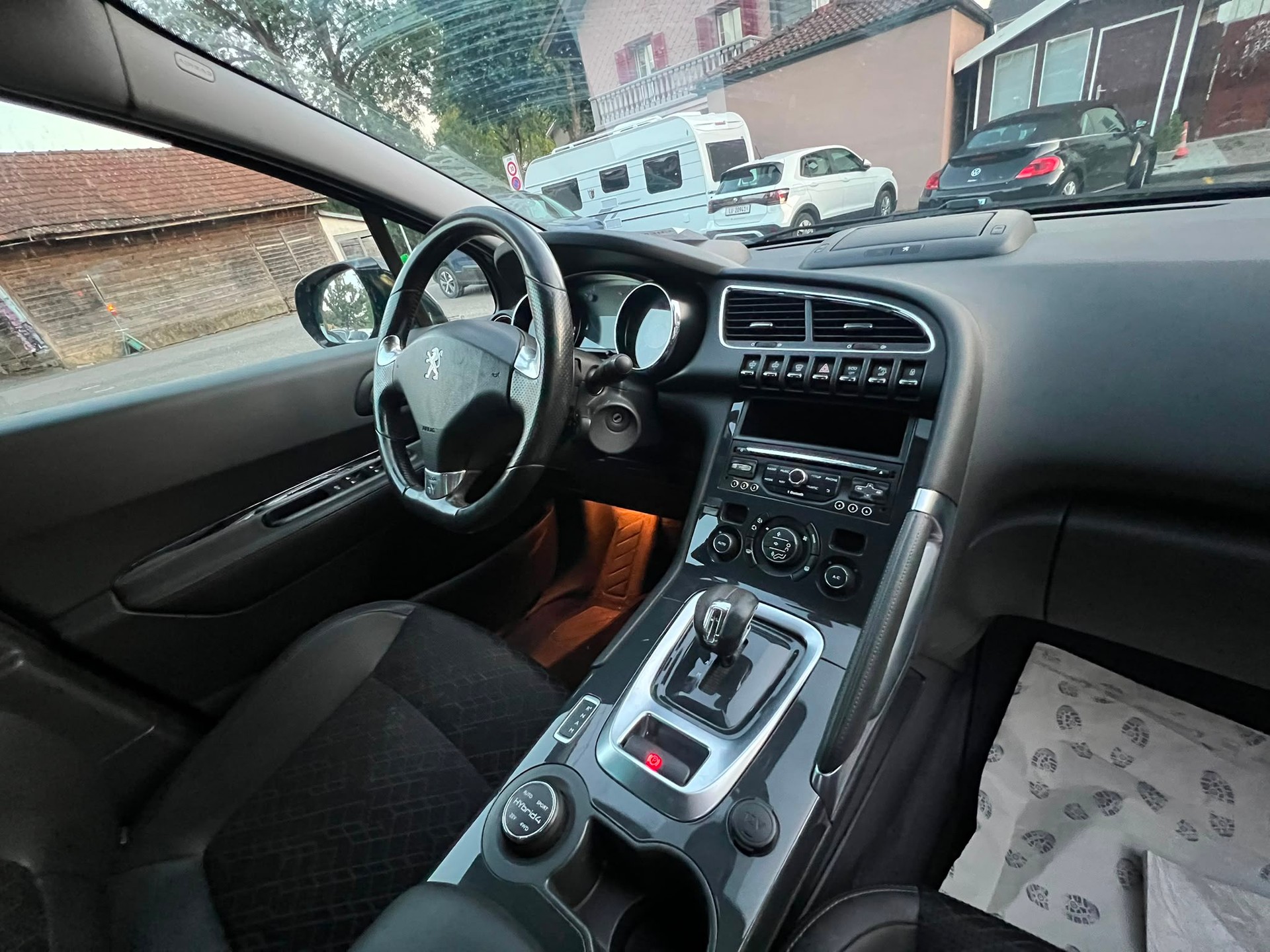 PEUGEOT 3008 HYbrid4 2.0 HDI ETG6-image-14