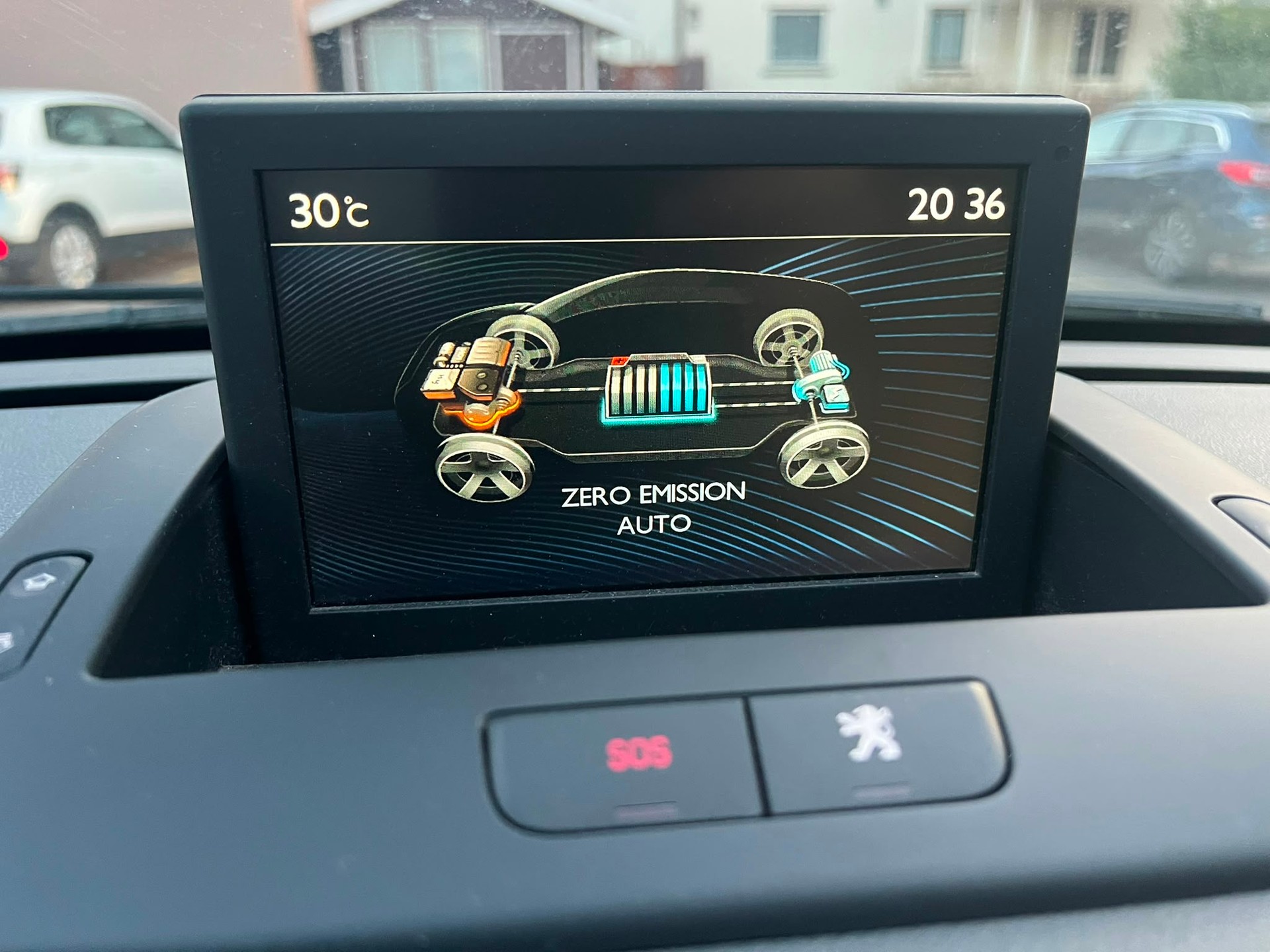 PEUGEOT 3008 HYbrid4 2.0 HDI ETG6-image-11