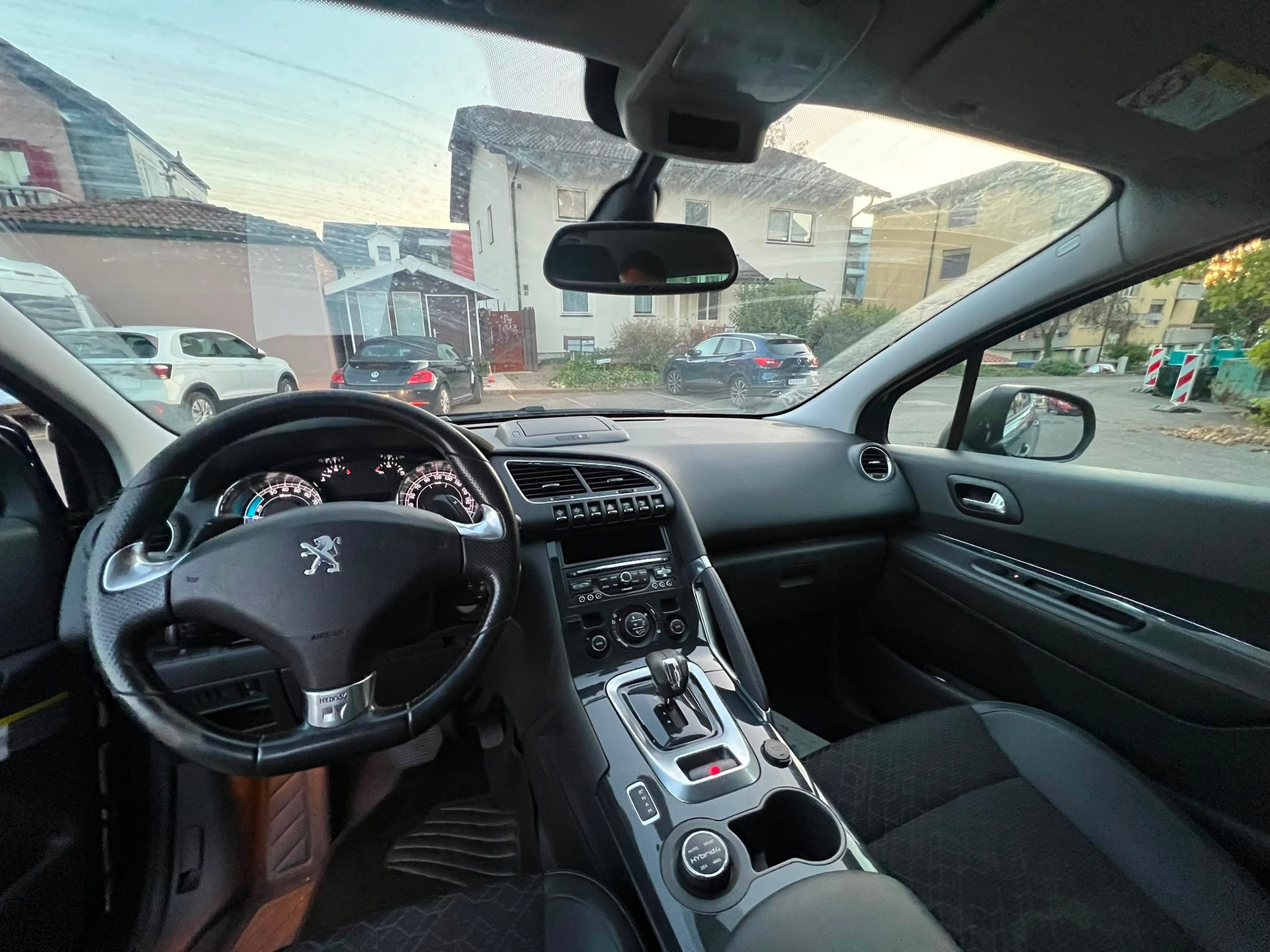 PEUGEOT 3008 HYbrid4 2.0 HDI ETG6-image-9