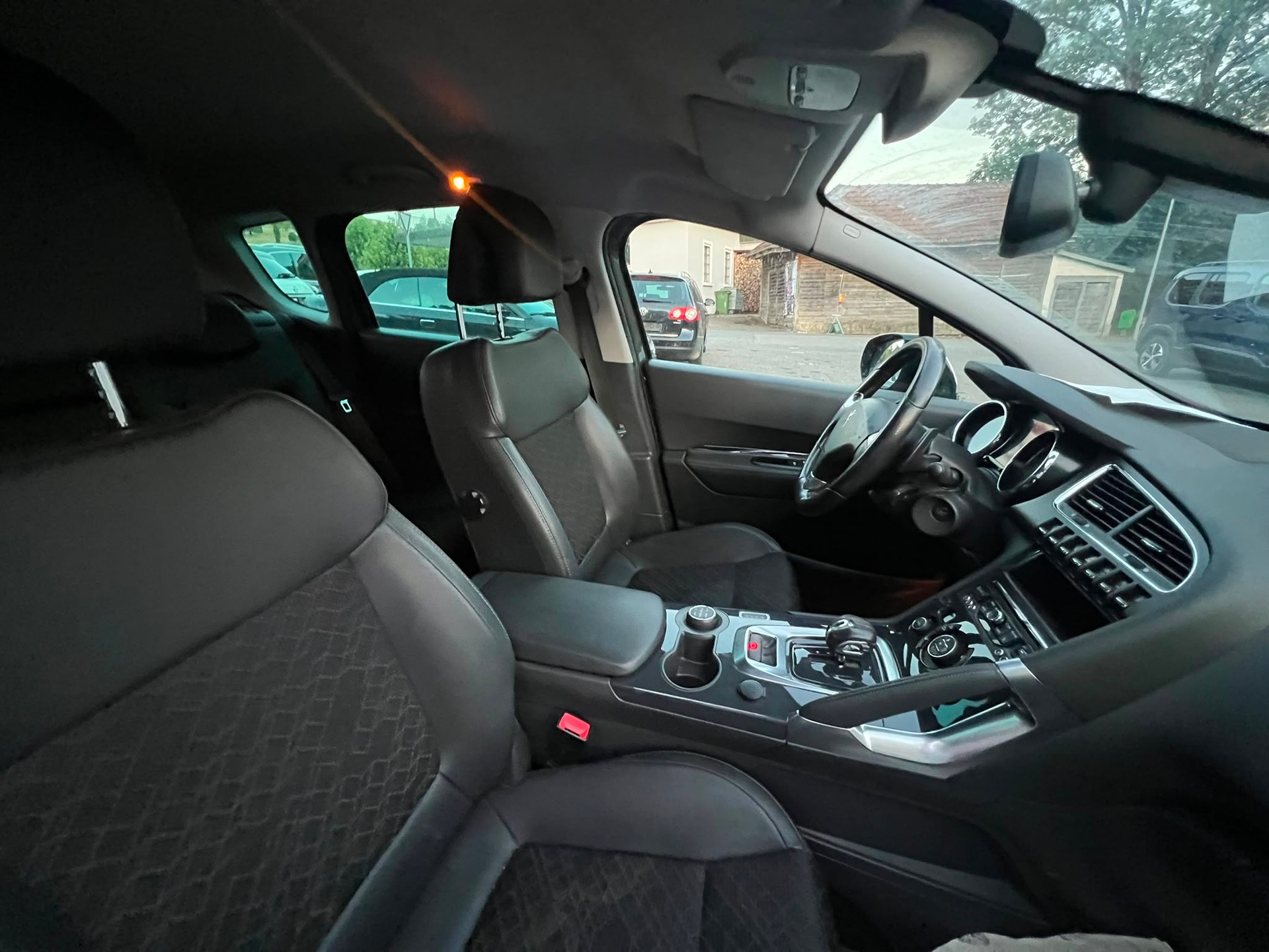 PEUGEOT 3008 HYbrid4 2.0 HDI ETG6-image-12