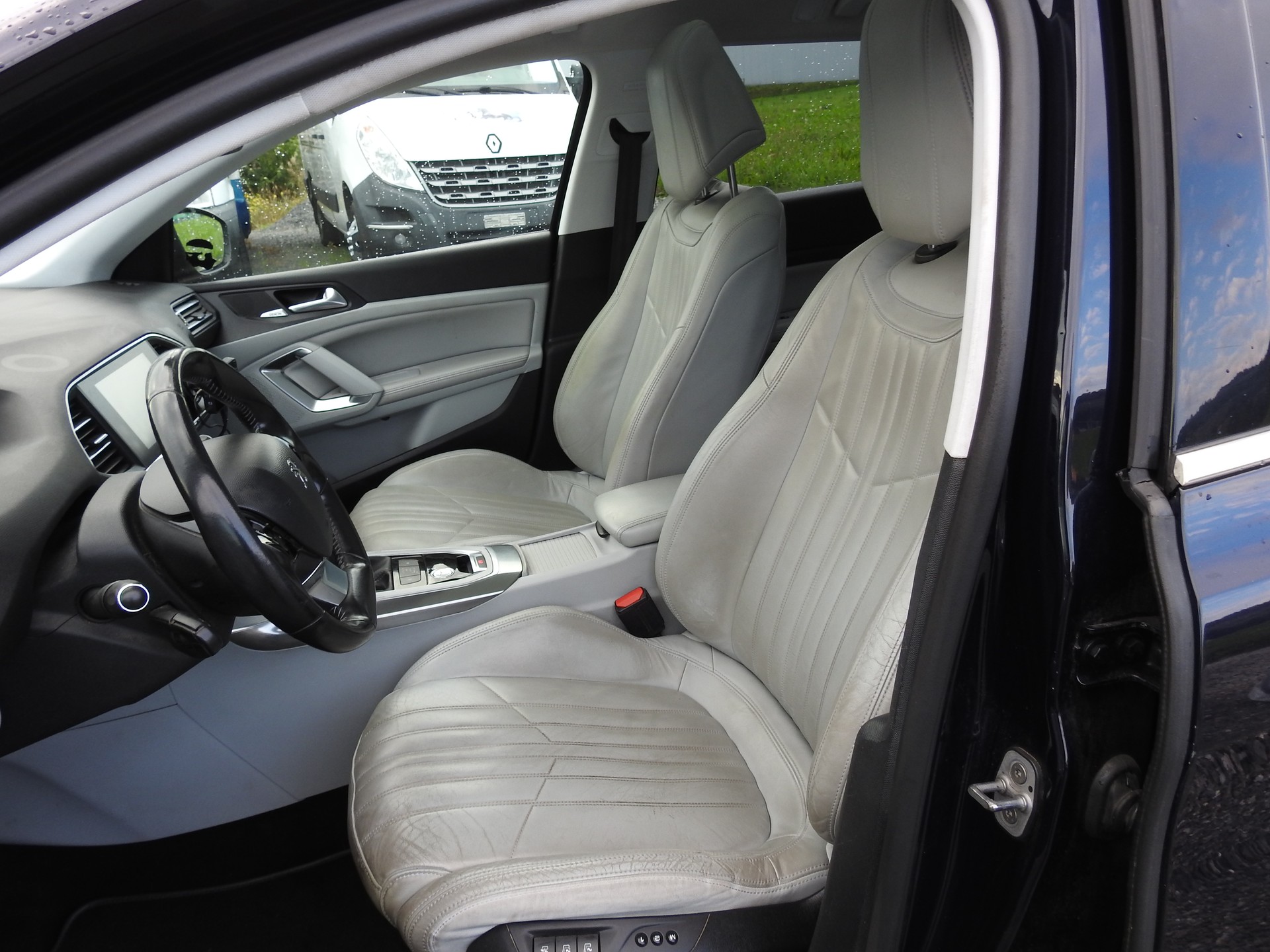 PEUGEOT 308 SW 2.0 BlueHDI Active Automatic-image-13