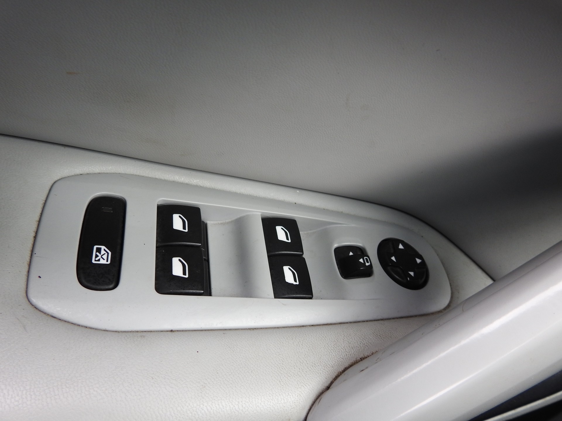PEUGEOT 308 SW 2.0 BlueHDI Active Automatic-image-24