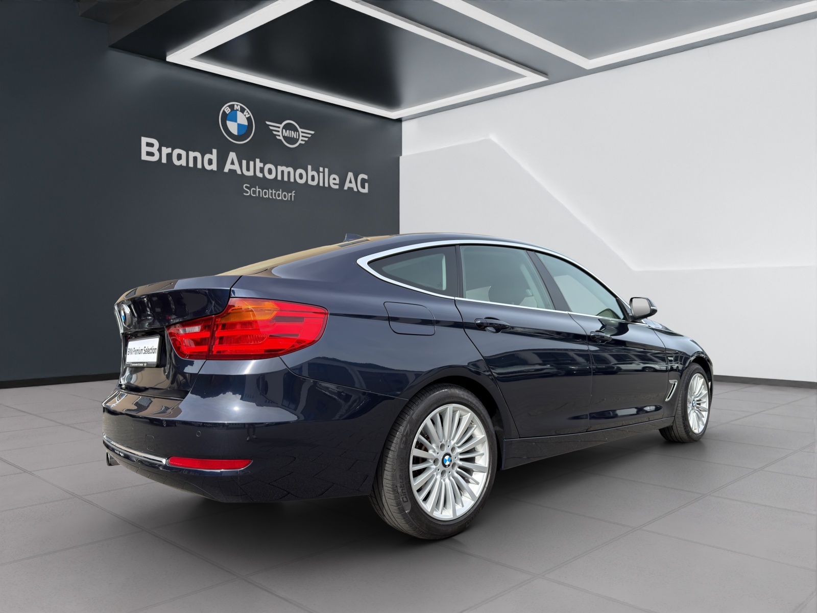 BMW 320i xDrive Gran Turismo-image-4