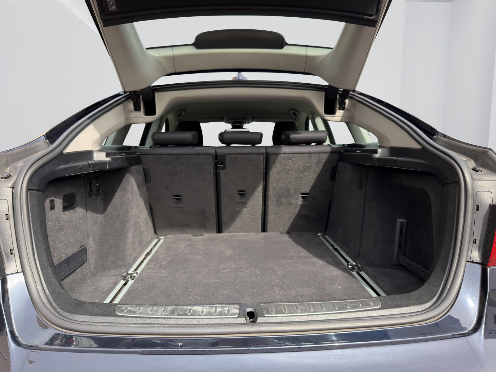BMW 320i xDrive Gran Turismo-image-12