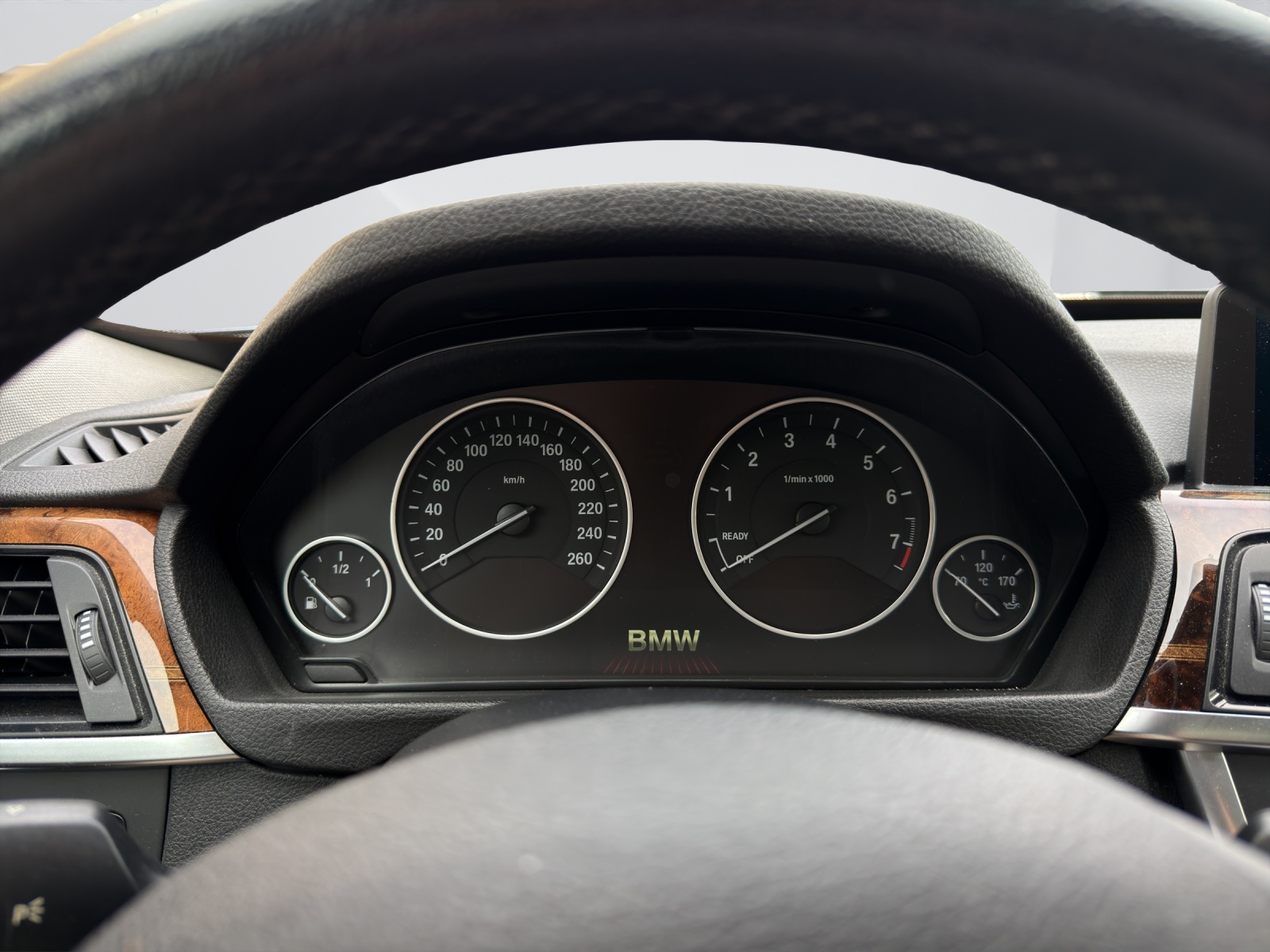 BMW 320i xDrive Gran Turismo-image-18