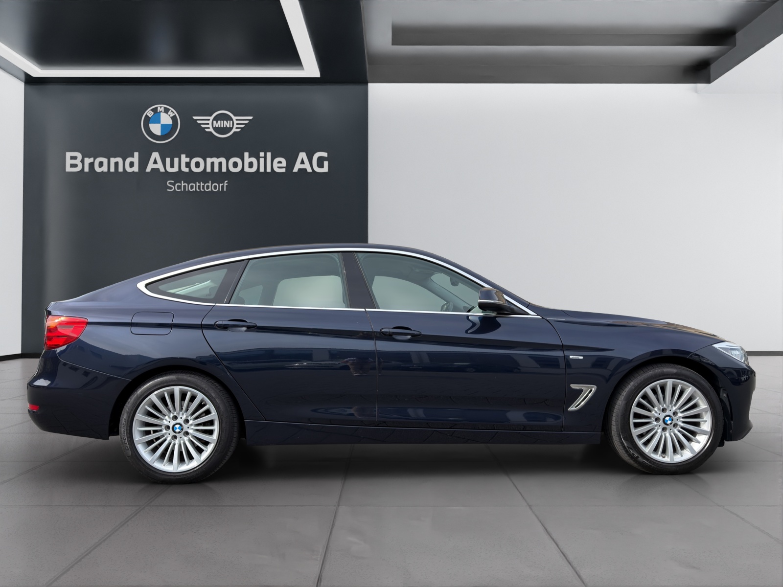 BMW 320i xDrive Gran Turismo-image-5