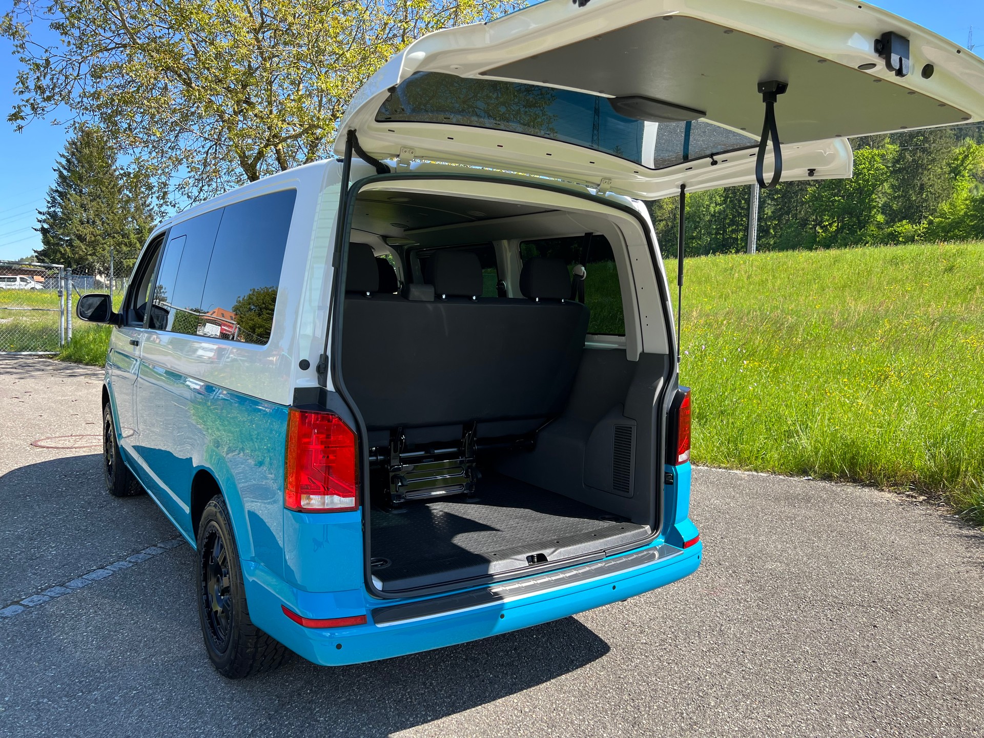 VW VW T6.1 "BULLI BUS" BI COLOR .AUTOMAT. 9 PLÄTZER. 18" ALU NEU. CH WAGEN. TOP GEPFLEGT. MIT GARANTIE. LEASING 450.--image-14
