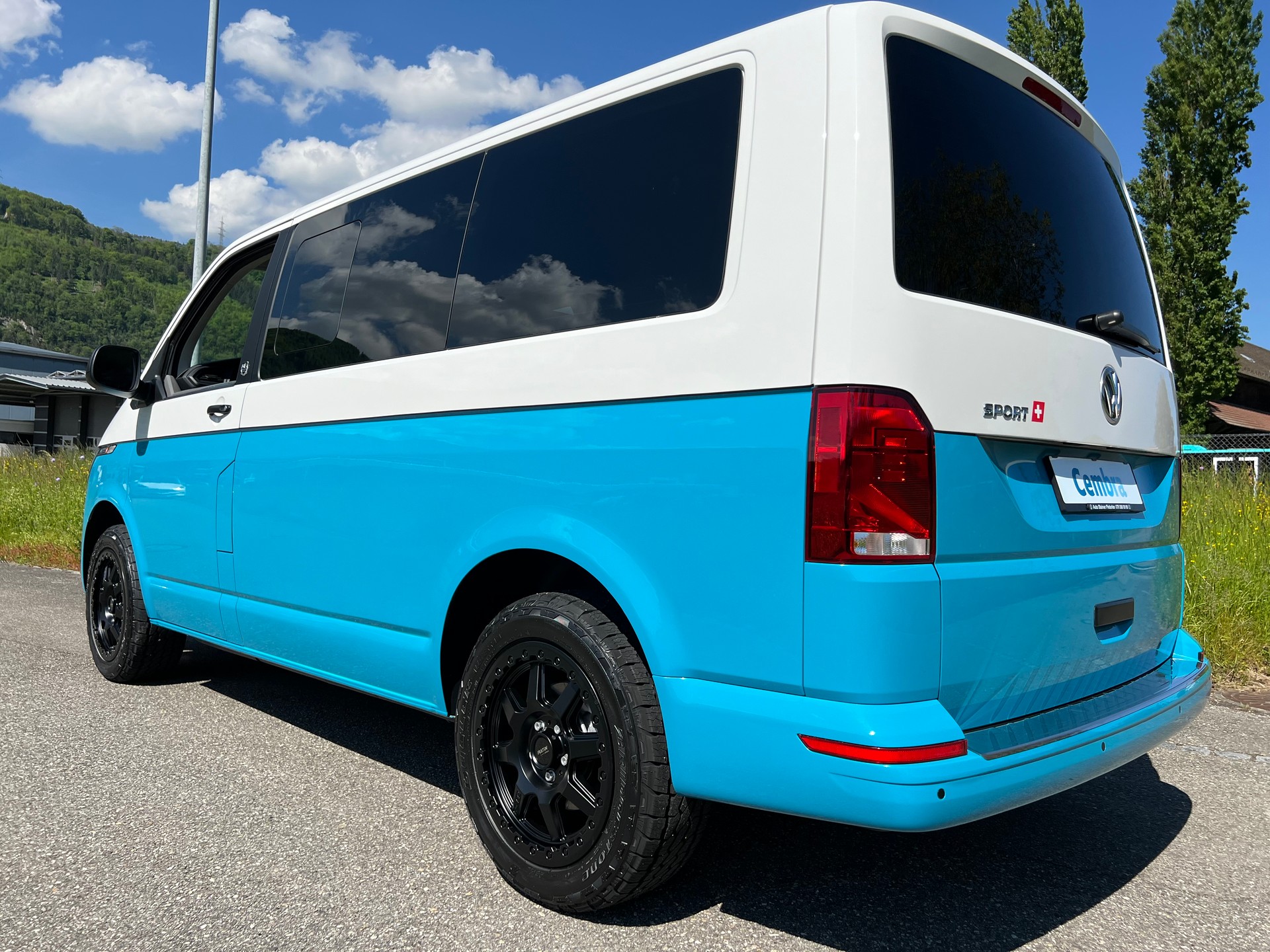 VW VW T6.1 "BULLI BUS" BI COLOR .AUTOMAT. 9 PLÄTZER. 18" ALU NEU. CH WAGEN. TOP GEPFLEGT. MIT GARANTIE. LEASING 450.--showroom-element-2