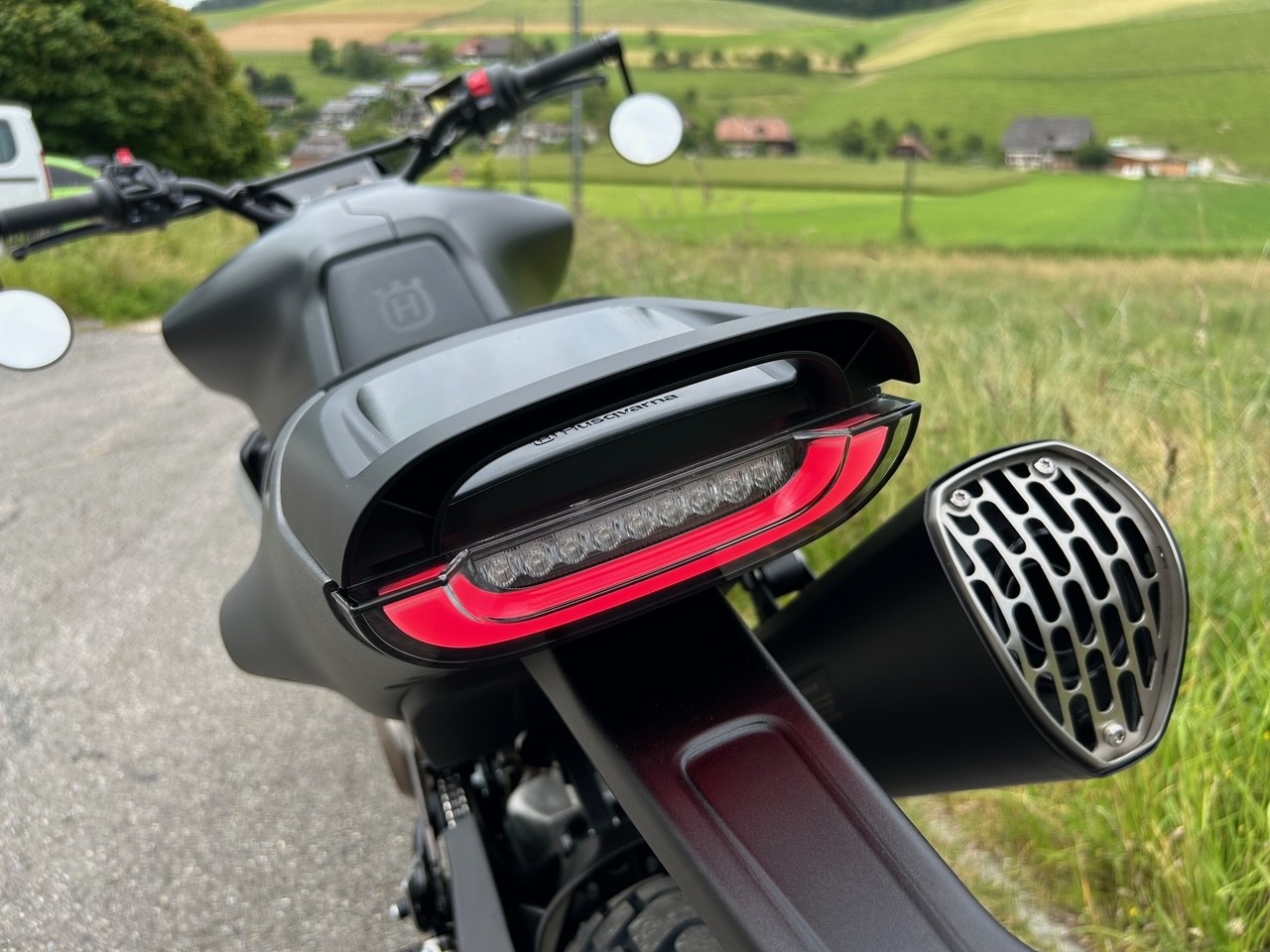 HUSQVARNA Svartpilen 801-image-6