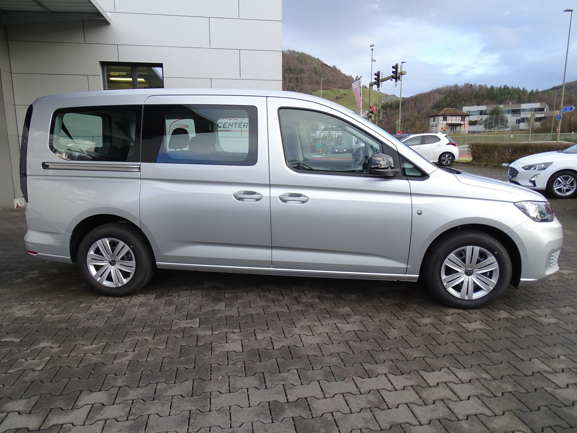 VW Caddy Maxi 1.5 TSI DSG-image-4