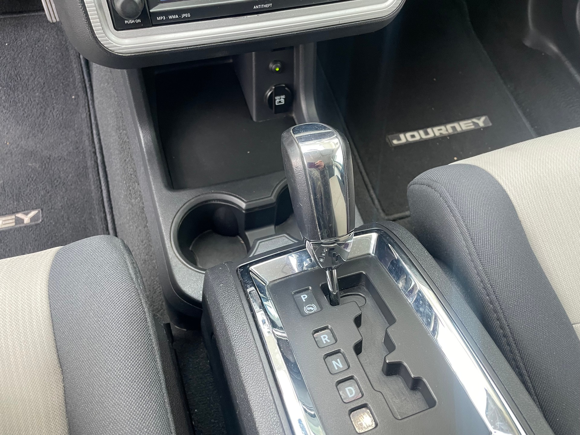 DODGE Journey 2.7 V6 E85 SXT Automatic-image-14