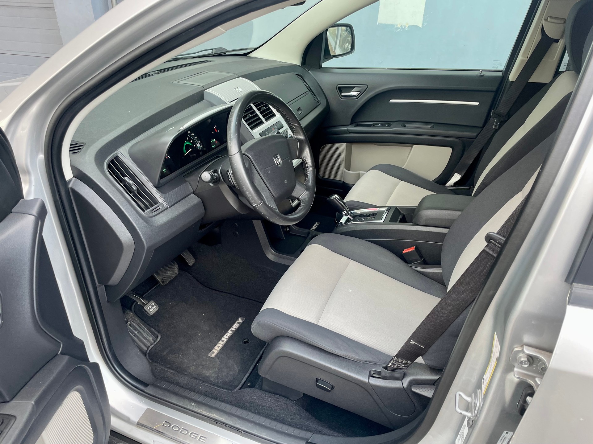DODGE Journey 2.7 V6 E85 SXT Automatic-image-5