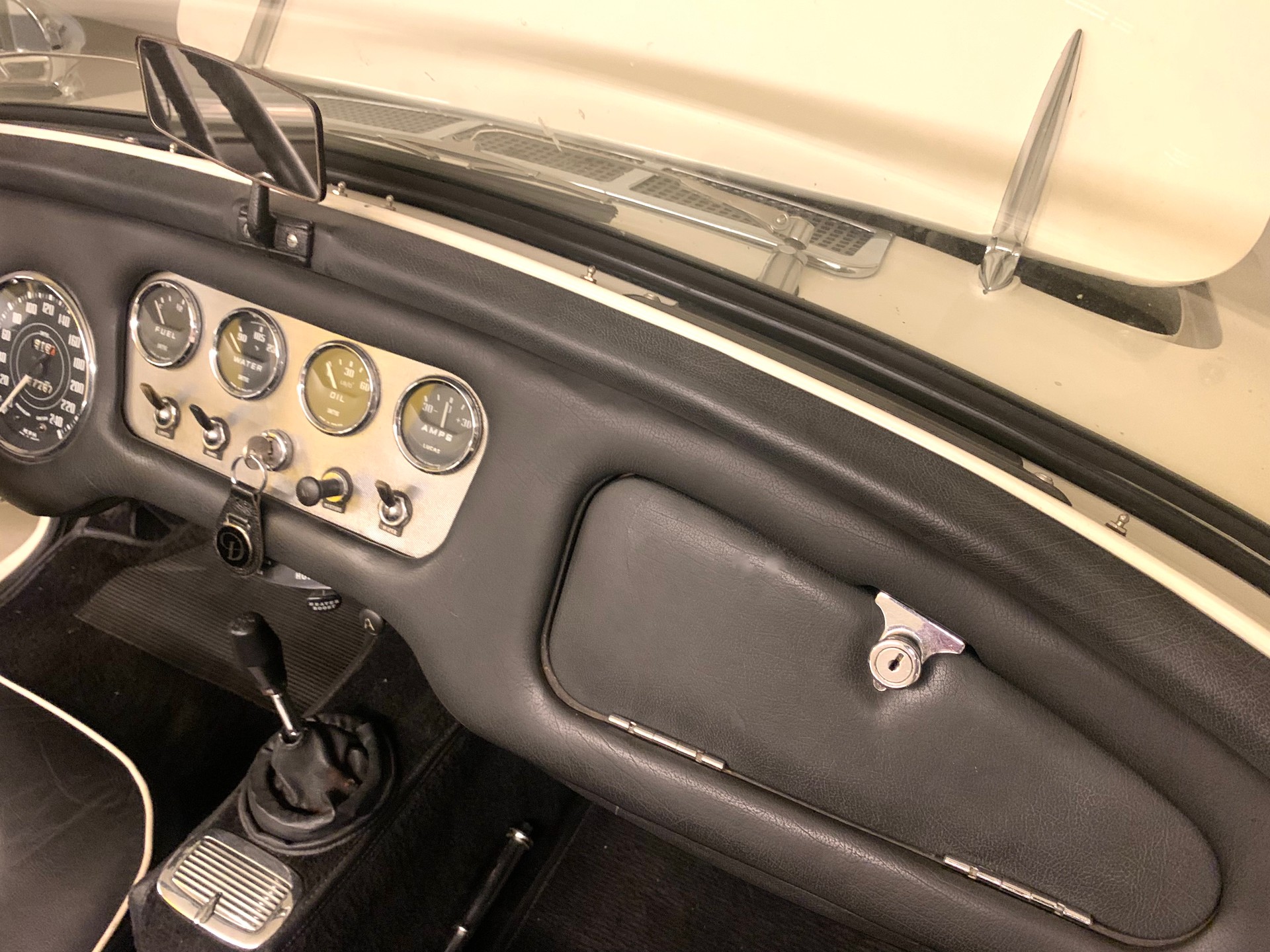 DAIMLER SP 250-image-9