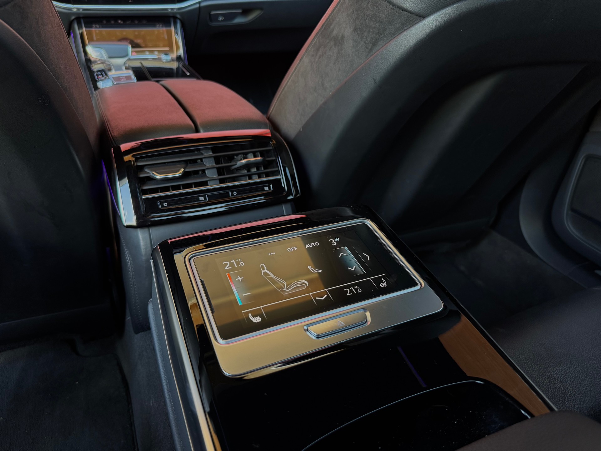 AUDI A8 50 TDI quattro tiptronic-image-12