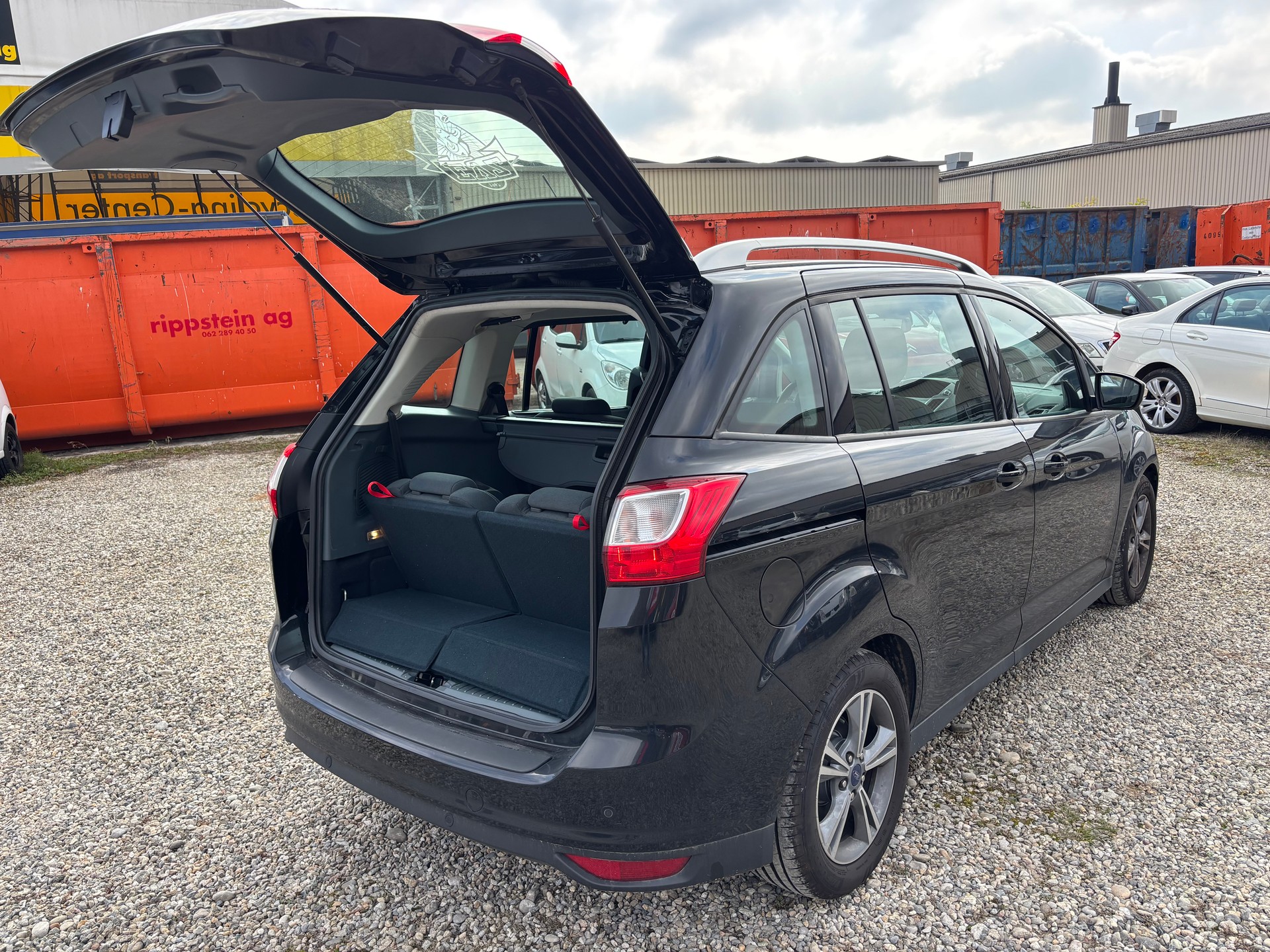 FORD Grand C-MAX-image-13