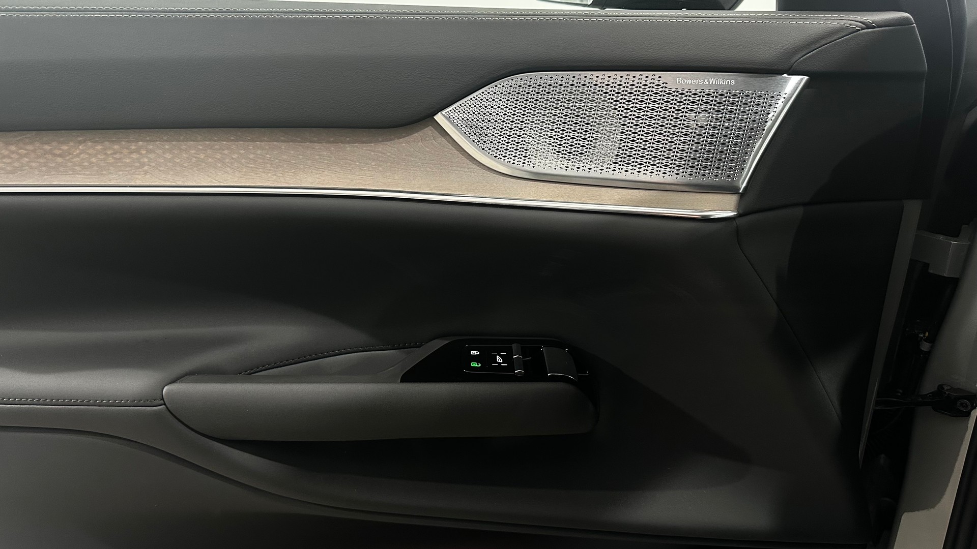 VOLVO EX 90 Twin Ultra AWD-image-11