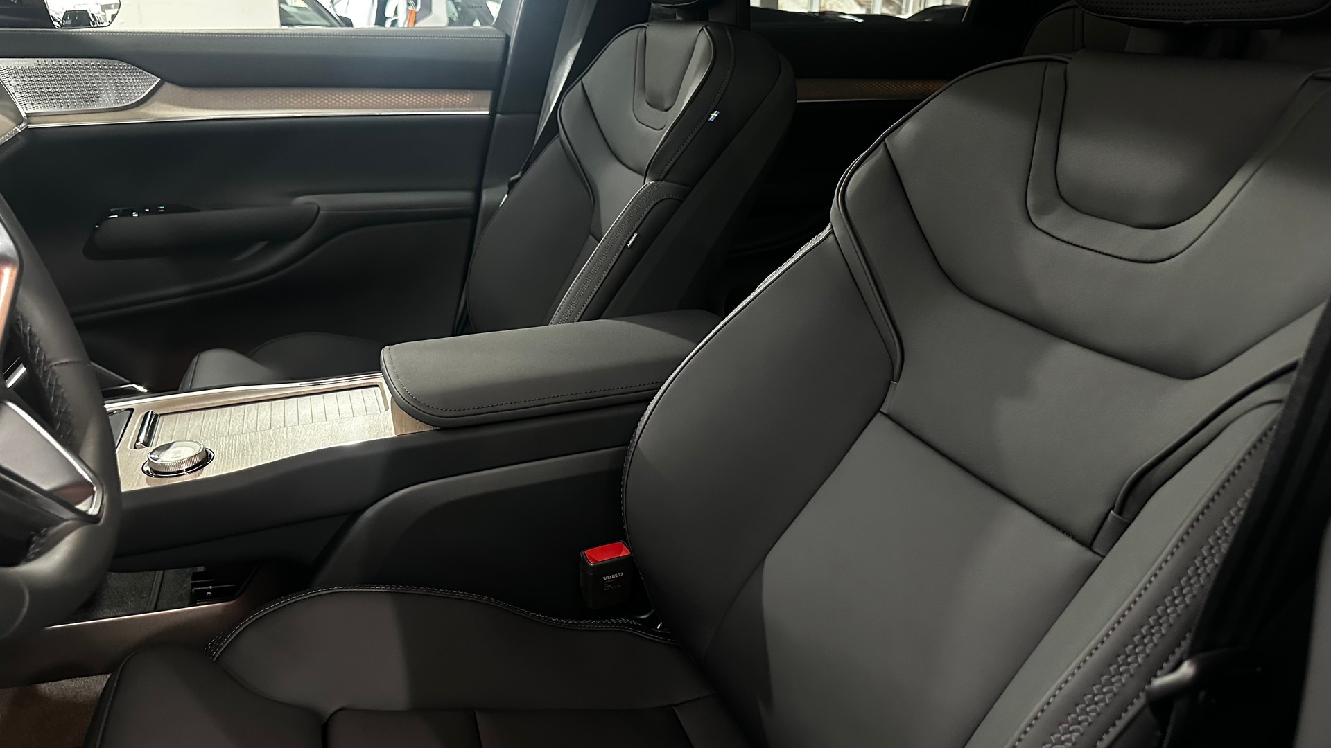 VOLVO EX 90 Twin Ultra AWD-image-14