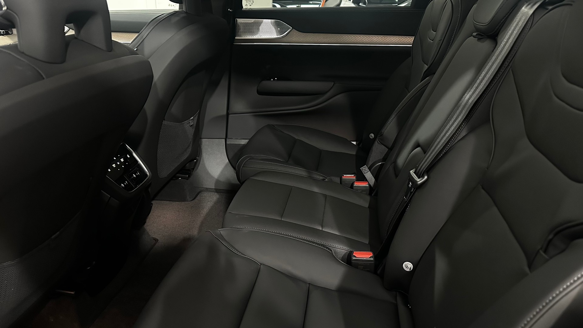 VOLVO EX 90 Twin Ultra AWD-image-5