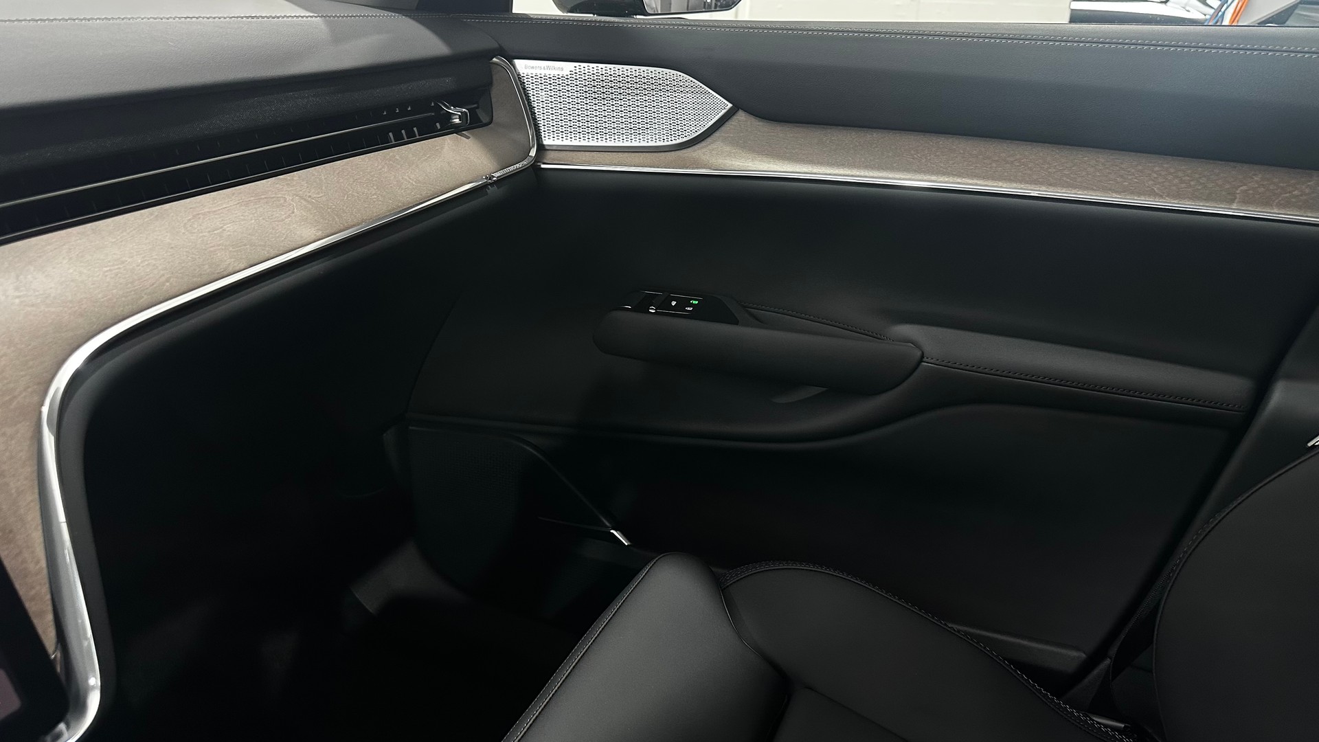 VOLVO EX 90 Twin Ultra AWD-image-13