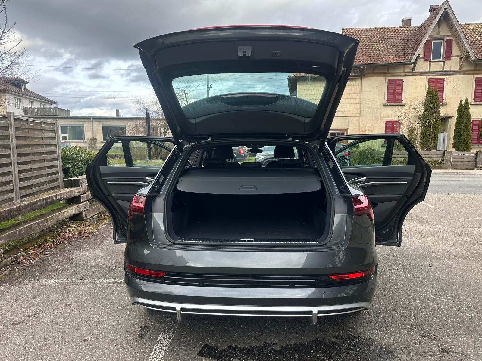 AUDI e-tron 50 S Line quattro-image-6