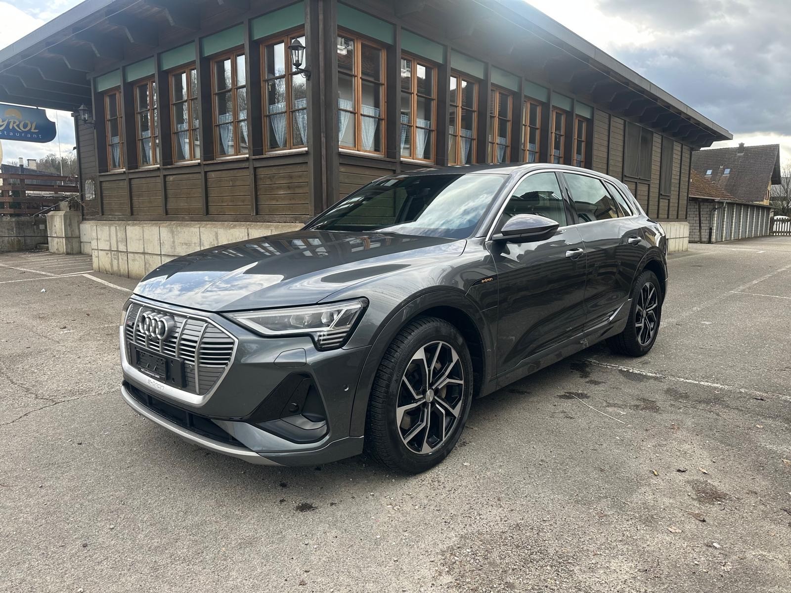 AUDI e-tron 50 S Line quattro-showroom-element-1