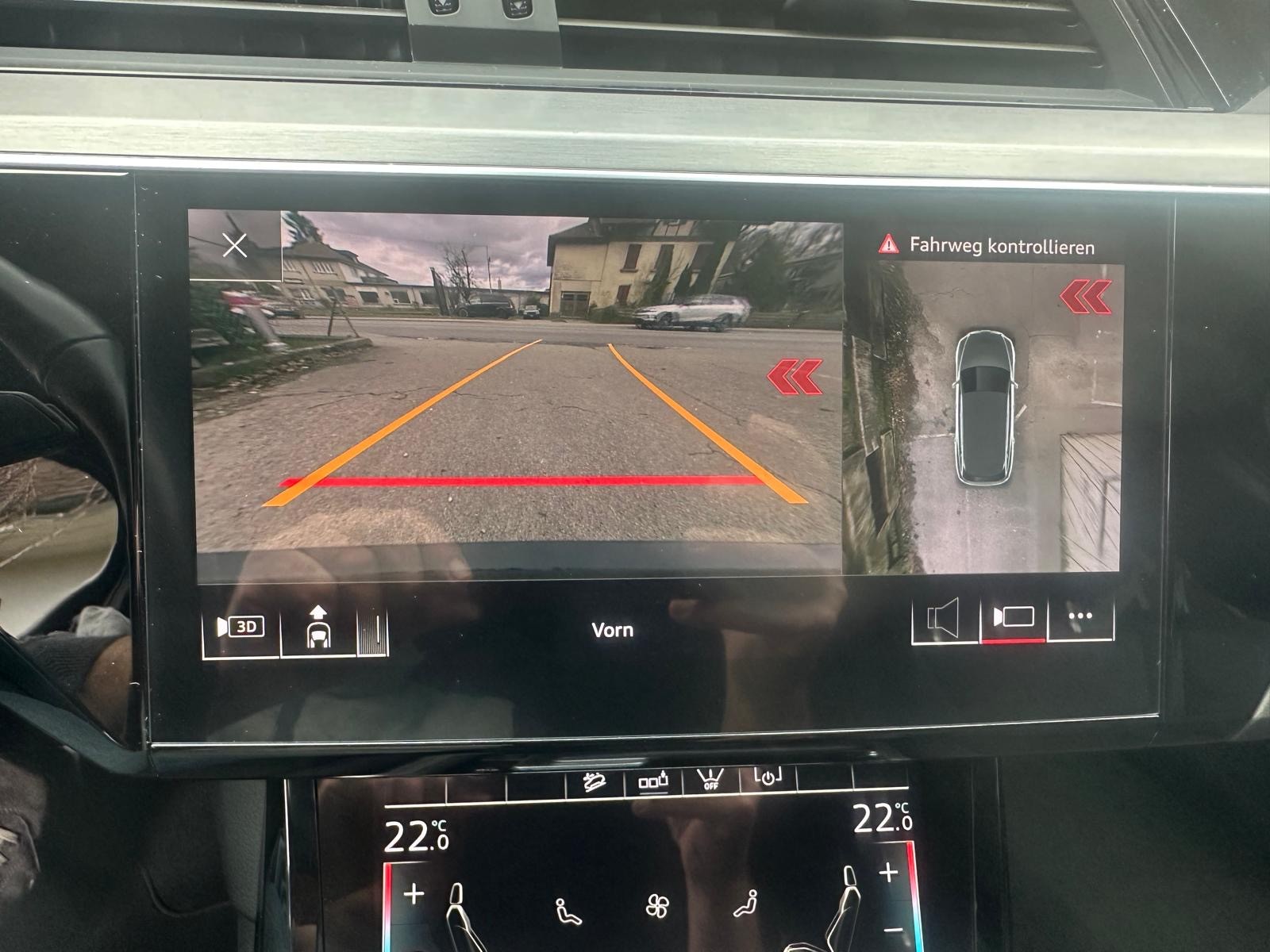 AUDI e-tron 50 S Line quattro-image-13