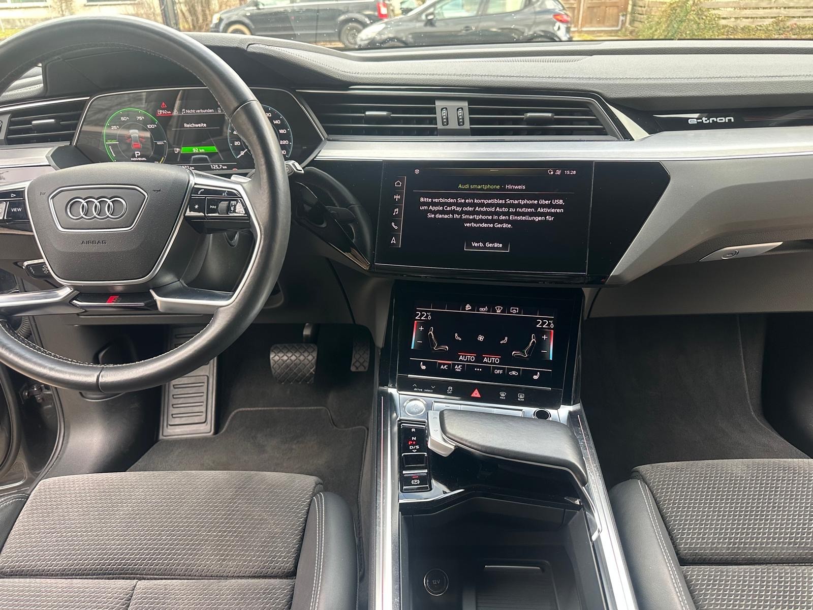 AUDI e-tron 50 S Line quattro-image-7