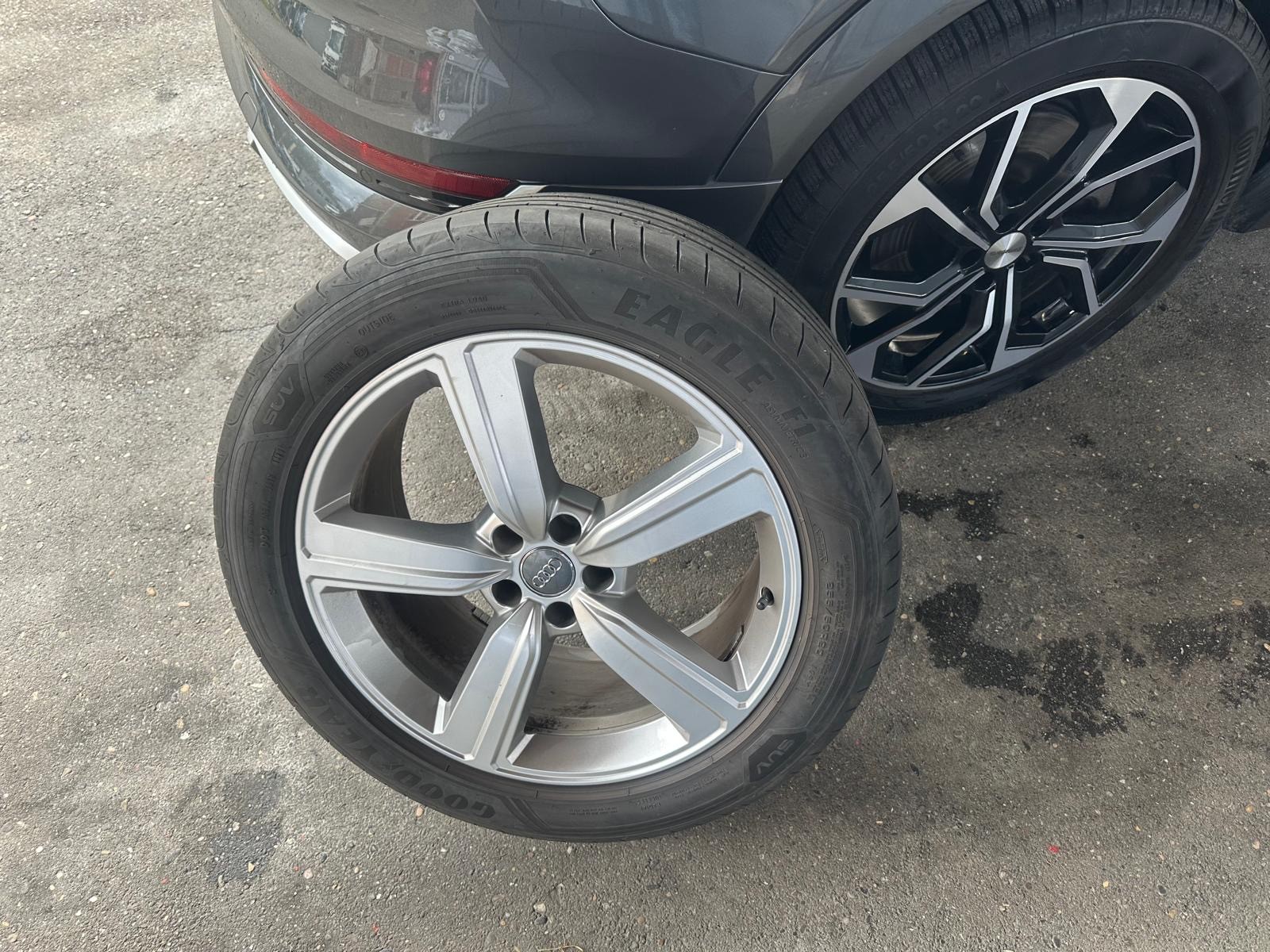 AUDI e-tron 50 S Line quattro-image-18