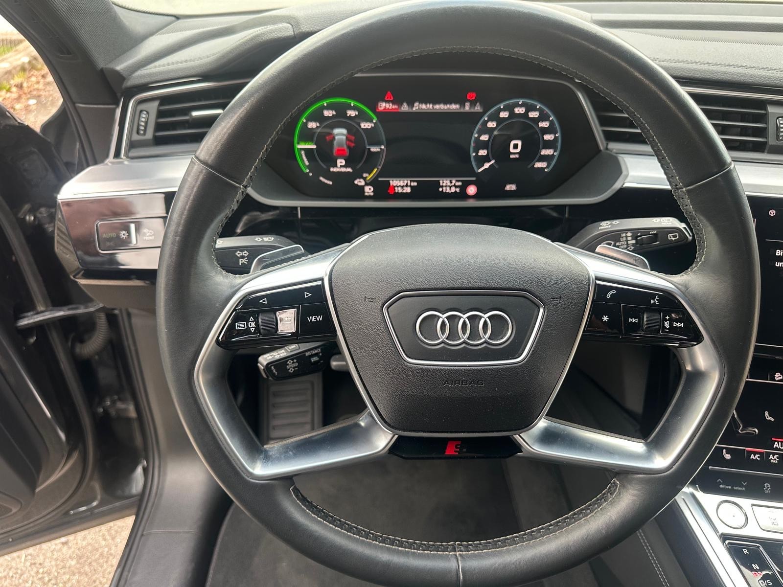 AUDI e-tron 50 S Line quattro-image-11
