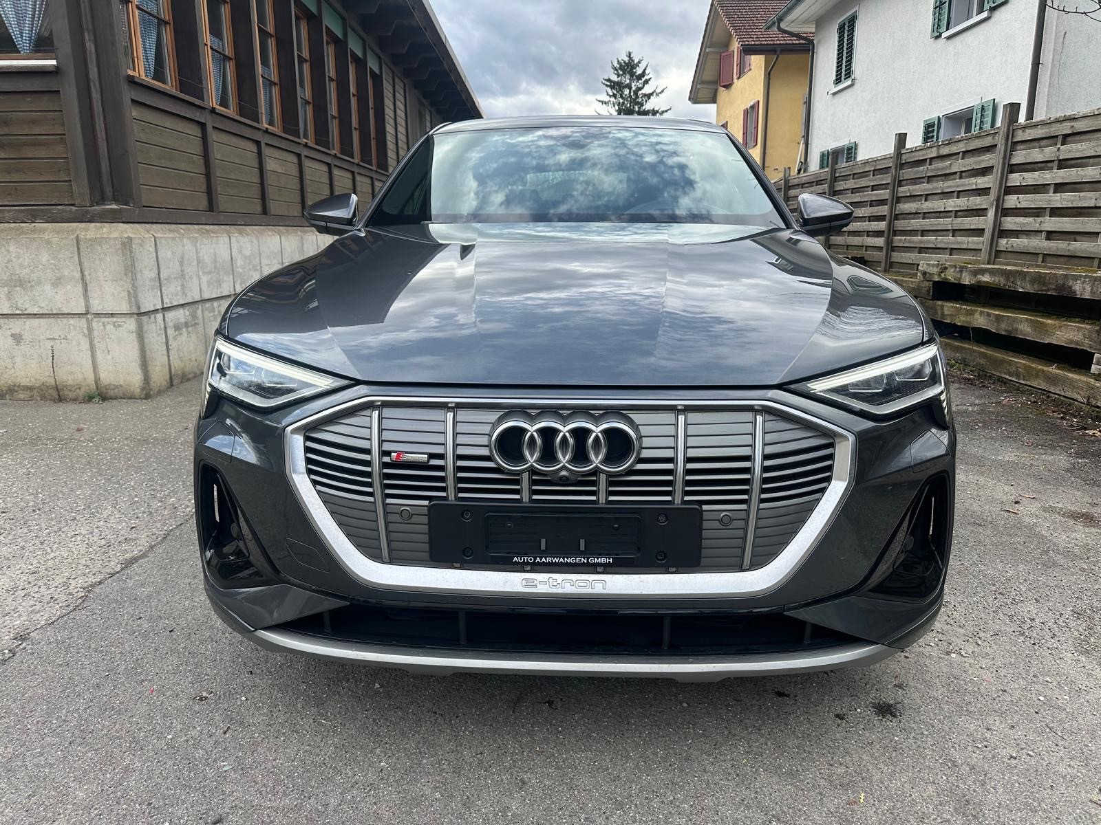 AUDI e-tron 50 S Line quattro-image-4