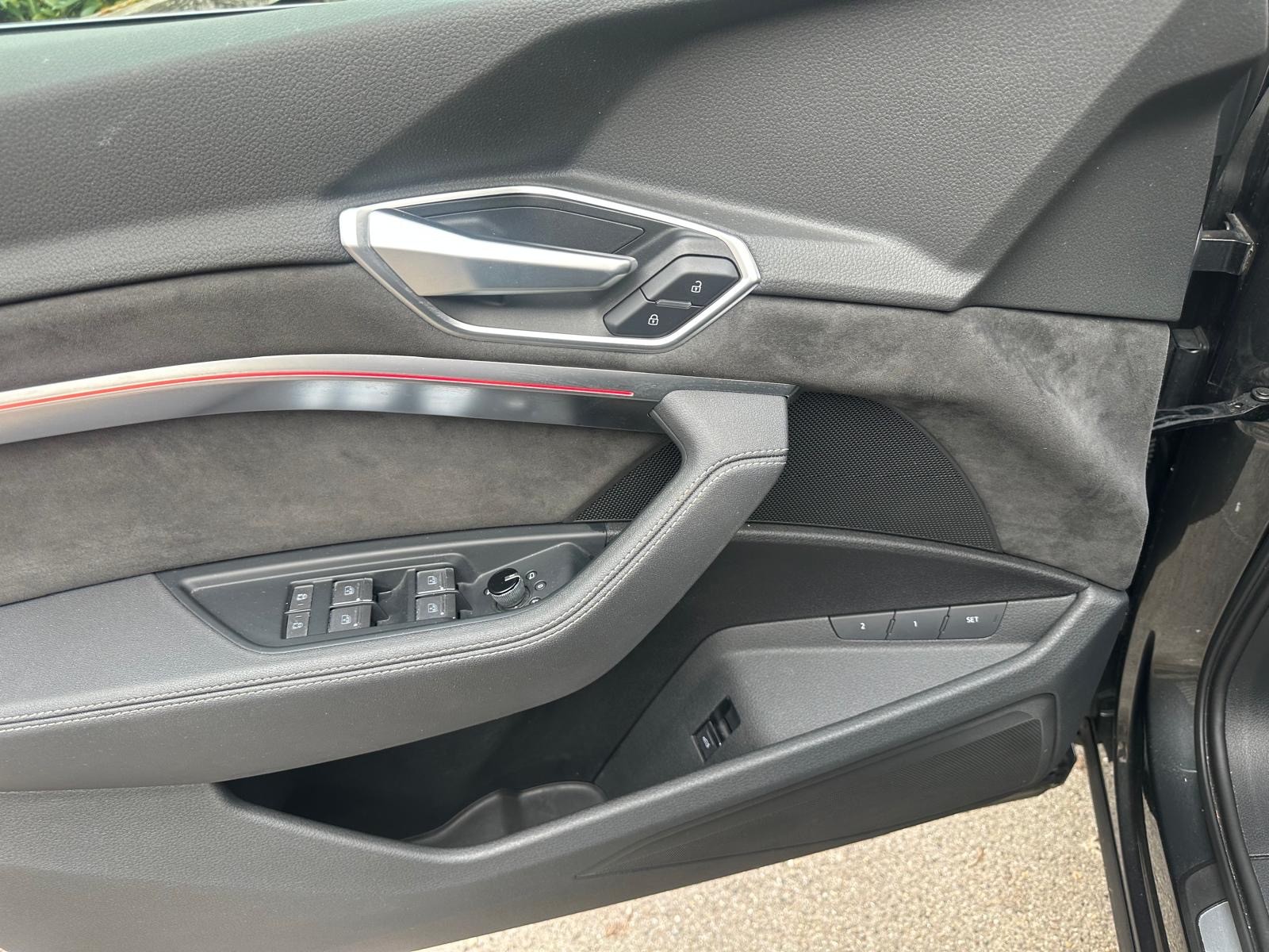 AUDI e-tron 50 S Line quattro-image-12