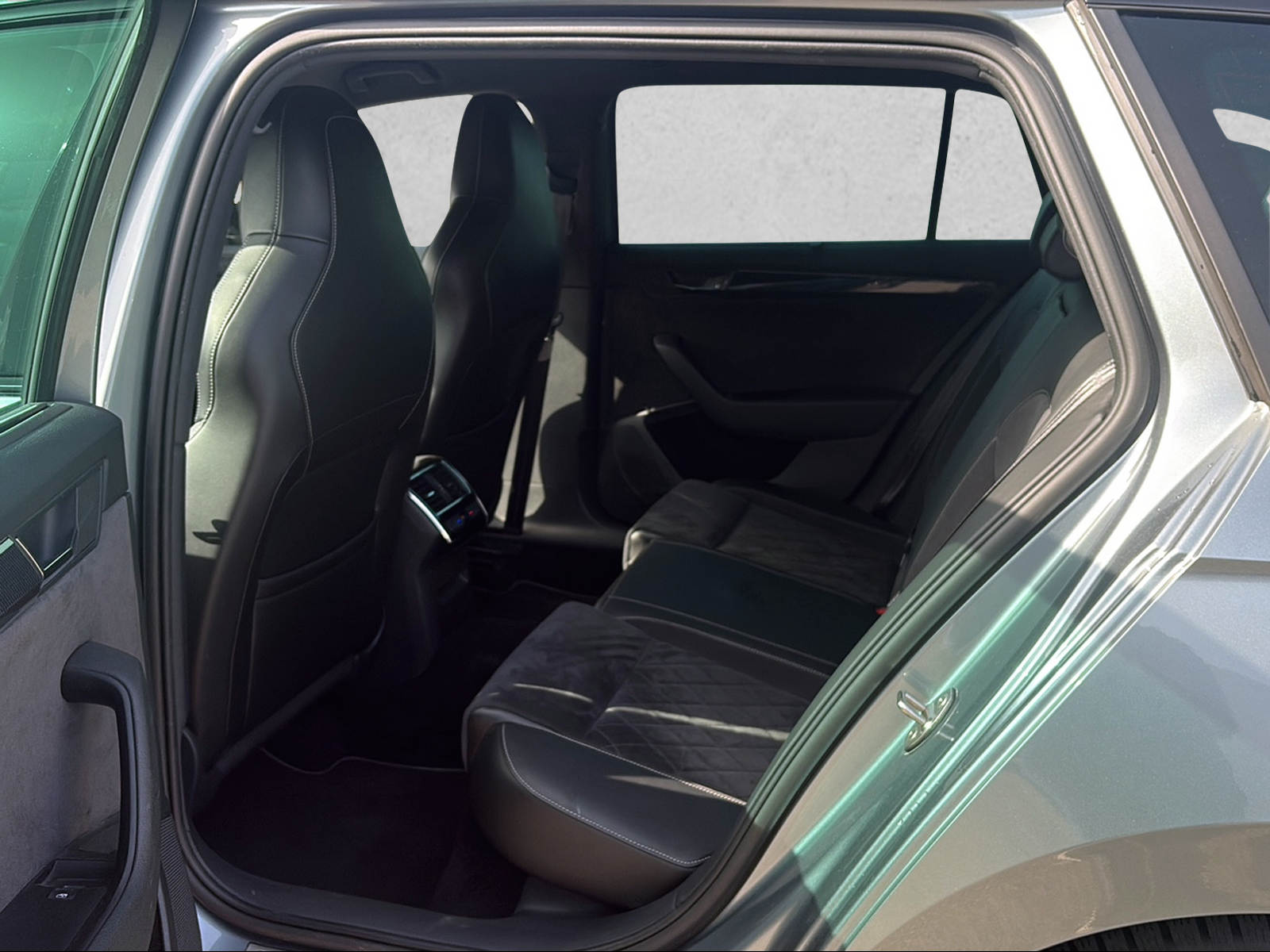 SKODA Superb Combi 2.0 TSI SportLine+ DSG 4x4-image-6