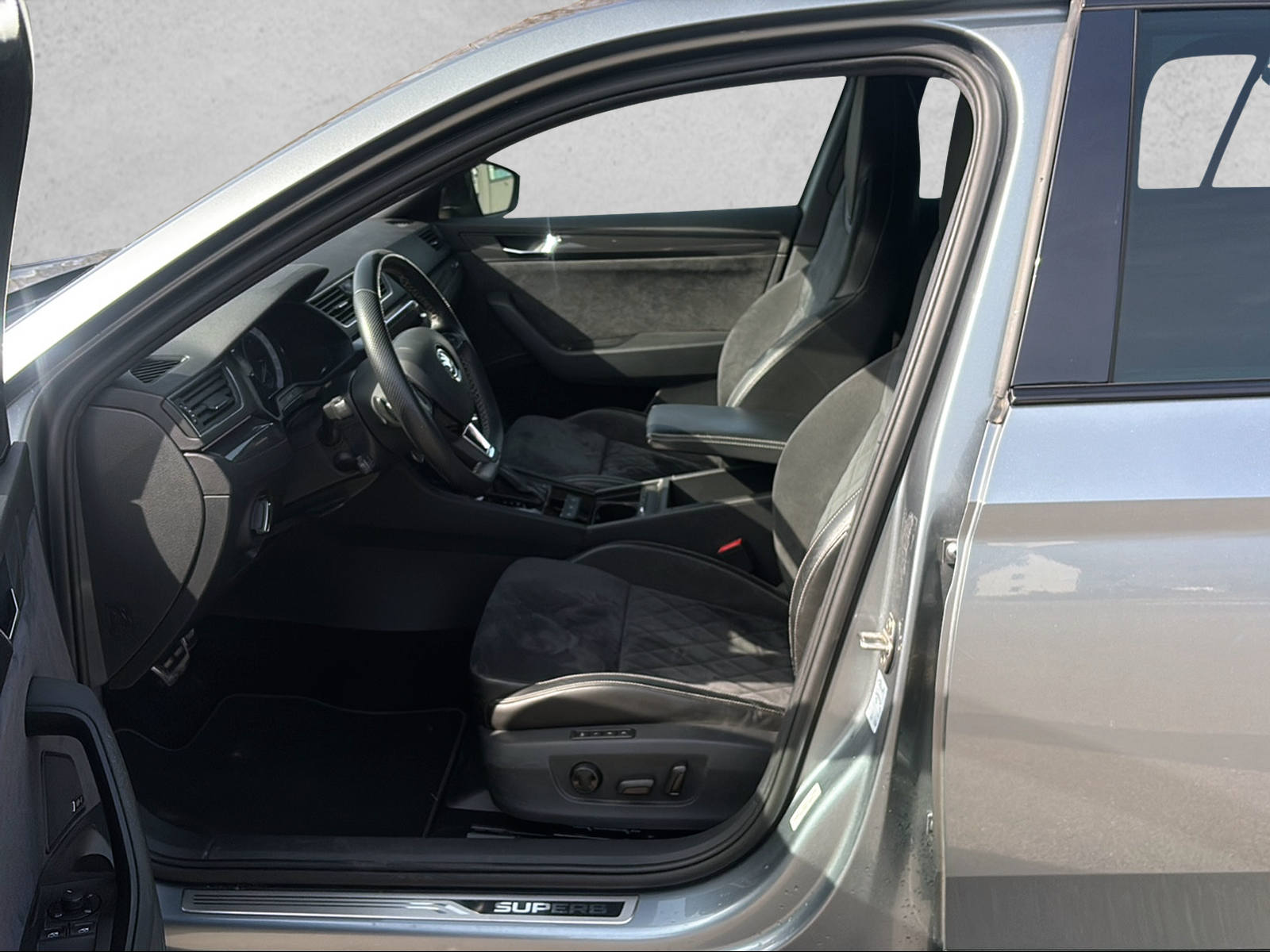 SKODA Superb Combi 2.0 TSI SportLine+ DSG 4x4-image-4
