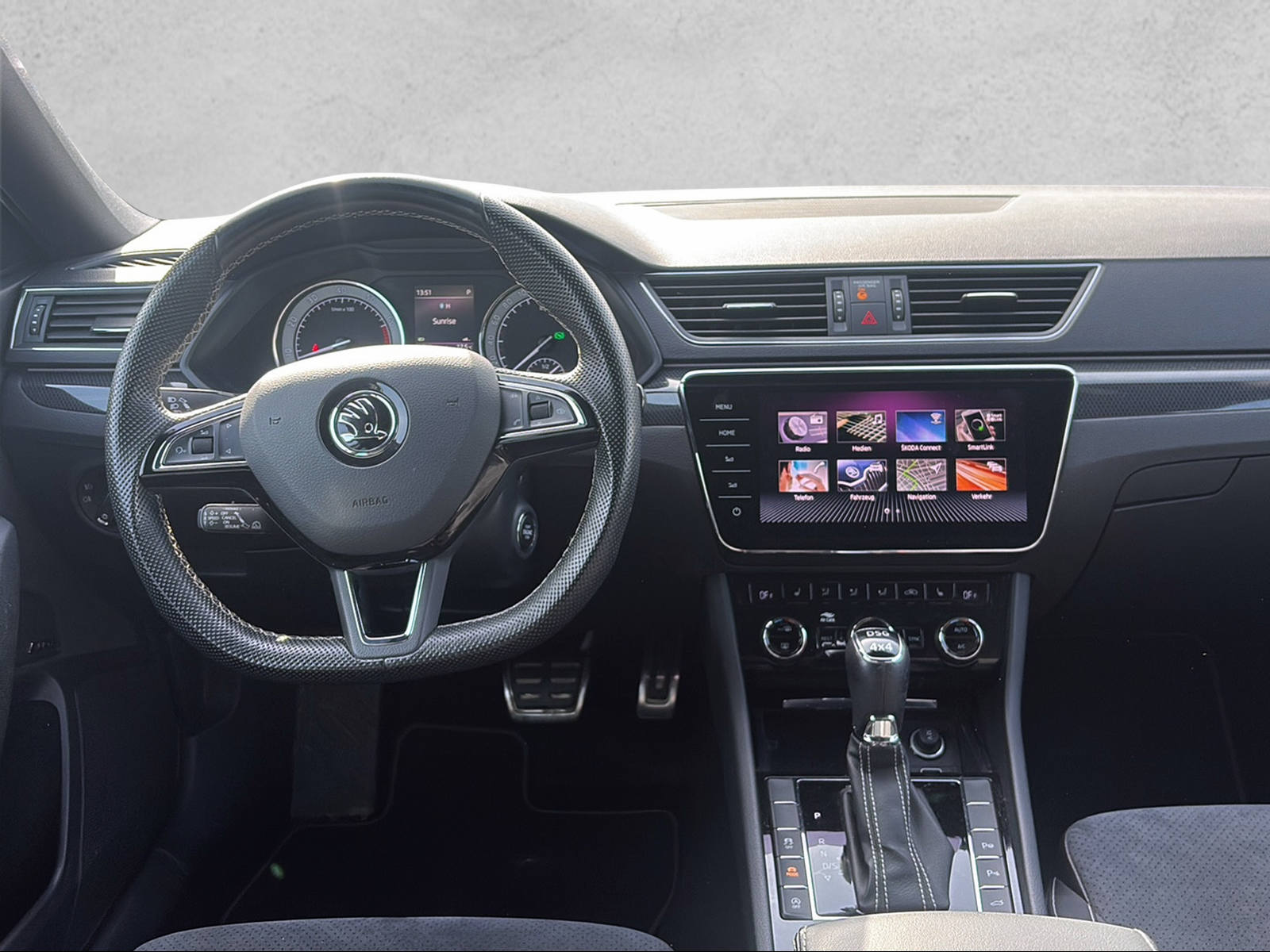 SKODA Superb Combi 2.0 TSI SportLine+ DSG 4x4-image-9