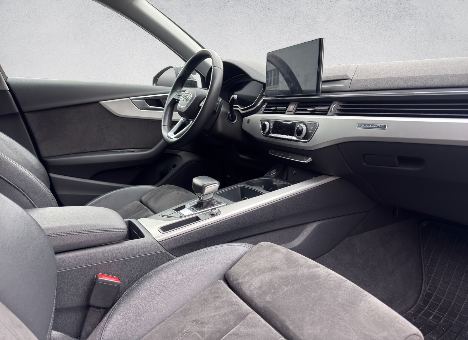 AUDI A4 Avant 40 TDI Attraction quattro S-tronic-image-13