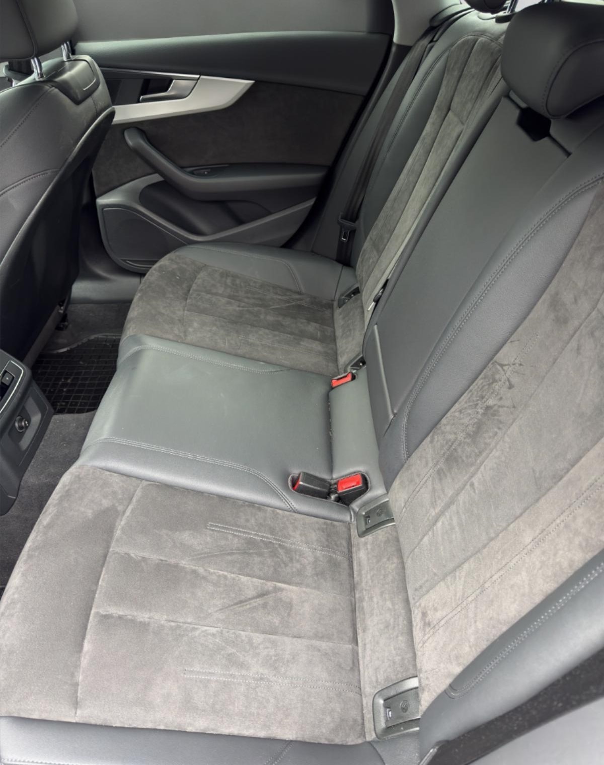 AUDI A4 Avant 40 TDI Attraction quattro S-tronic-image-15