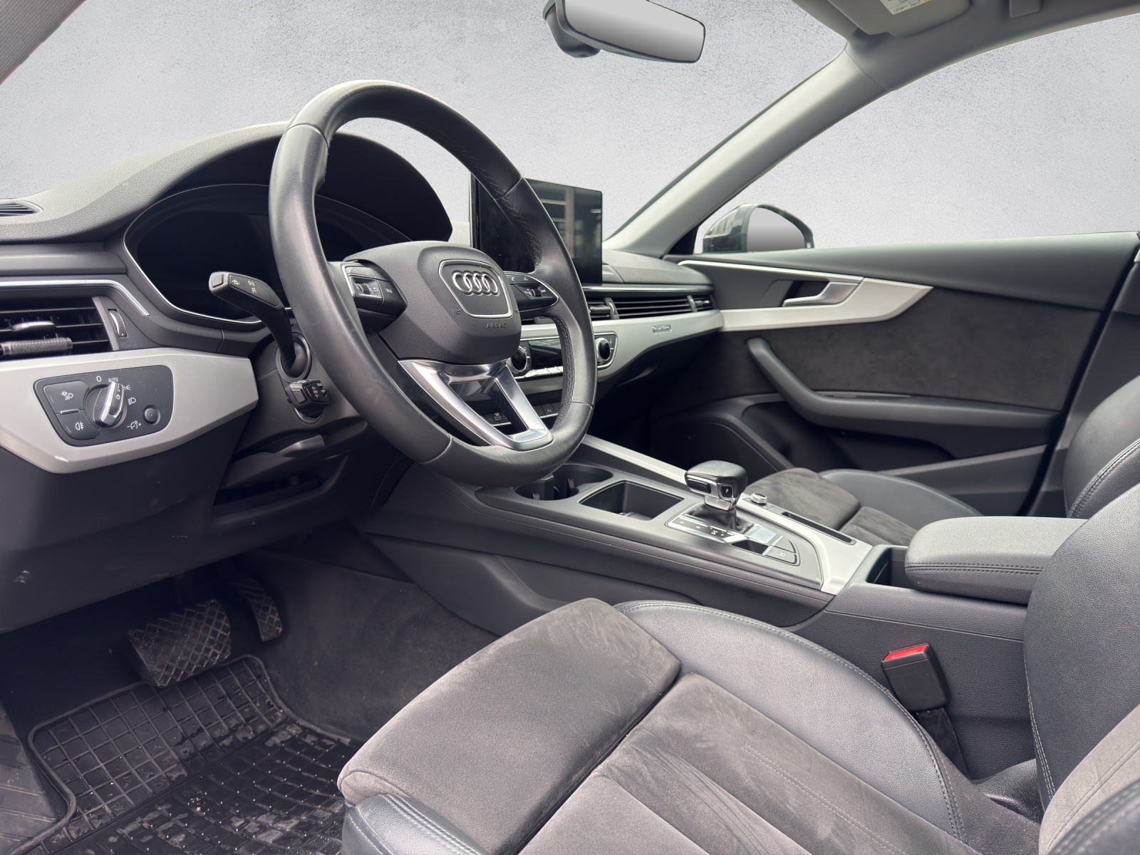 AUDI A4 Avant 40 TDI Attraction quattro S-tronic-image-12